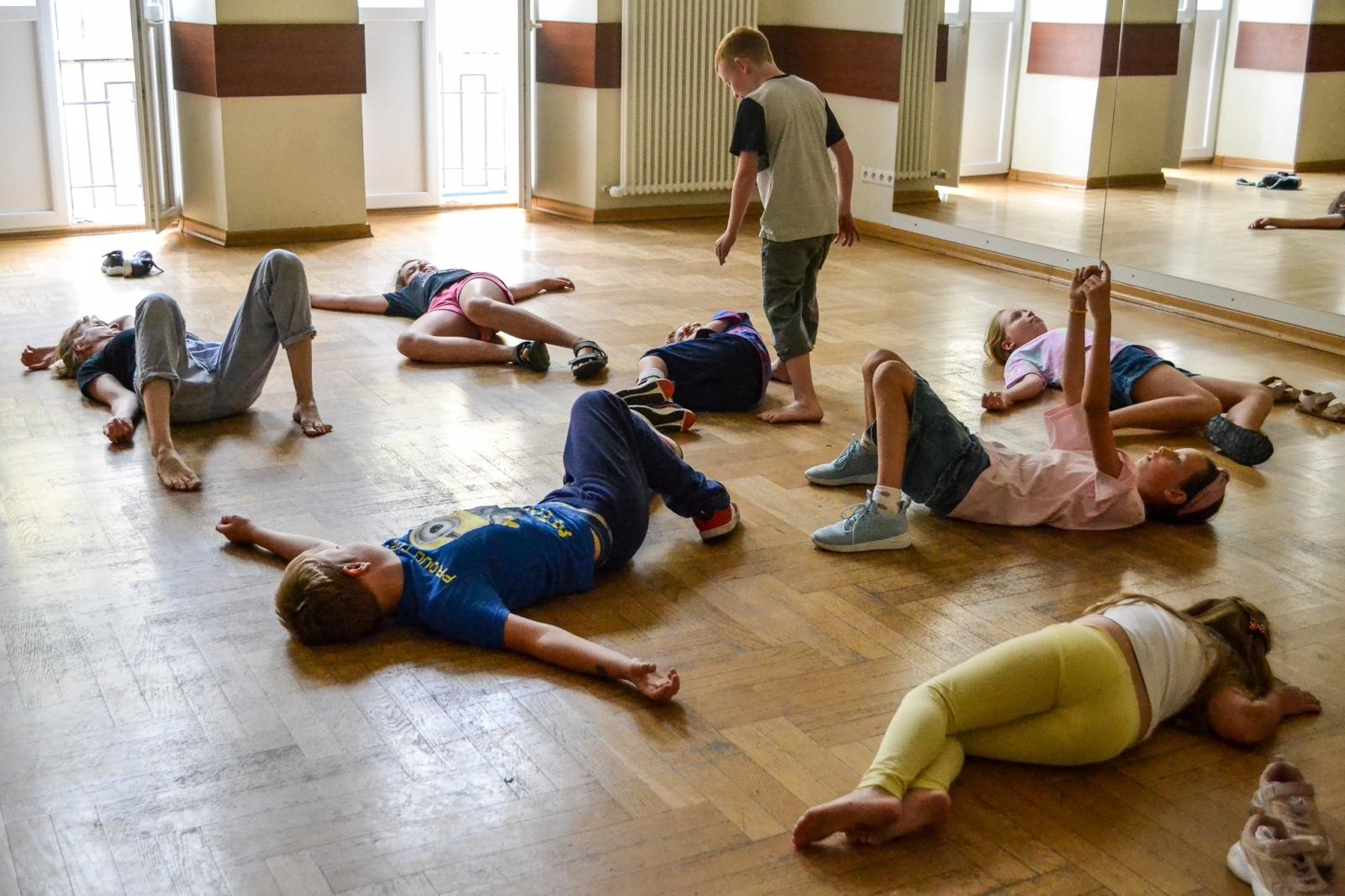 Zdjęcie w galerii na portalu naszraciborz.pl: MISJA SZTUKA! Półkolonie teatralne i finałowe przedstawienie w RCK wiadomości z regionu