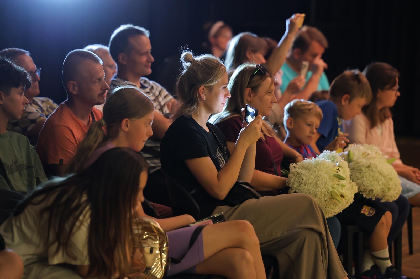 Zdjęcie w galerii na portalu naszraciborz.pl: MISJA SZTUKA! Półkolonie teatralne i finałowe przedstawienie w RCK wiadomości z regionu