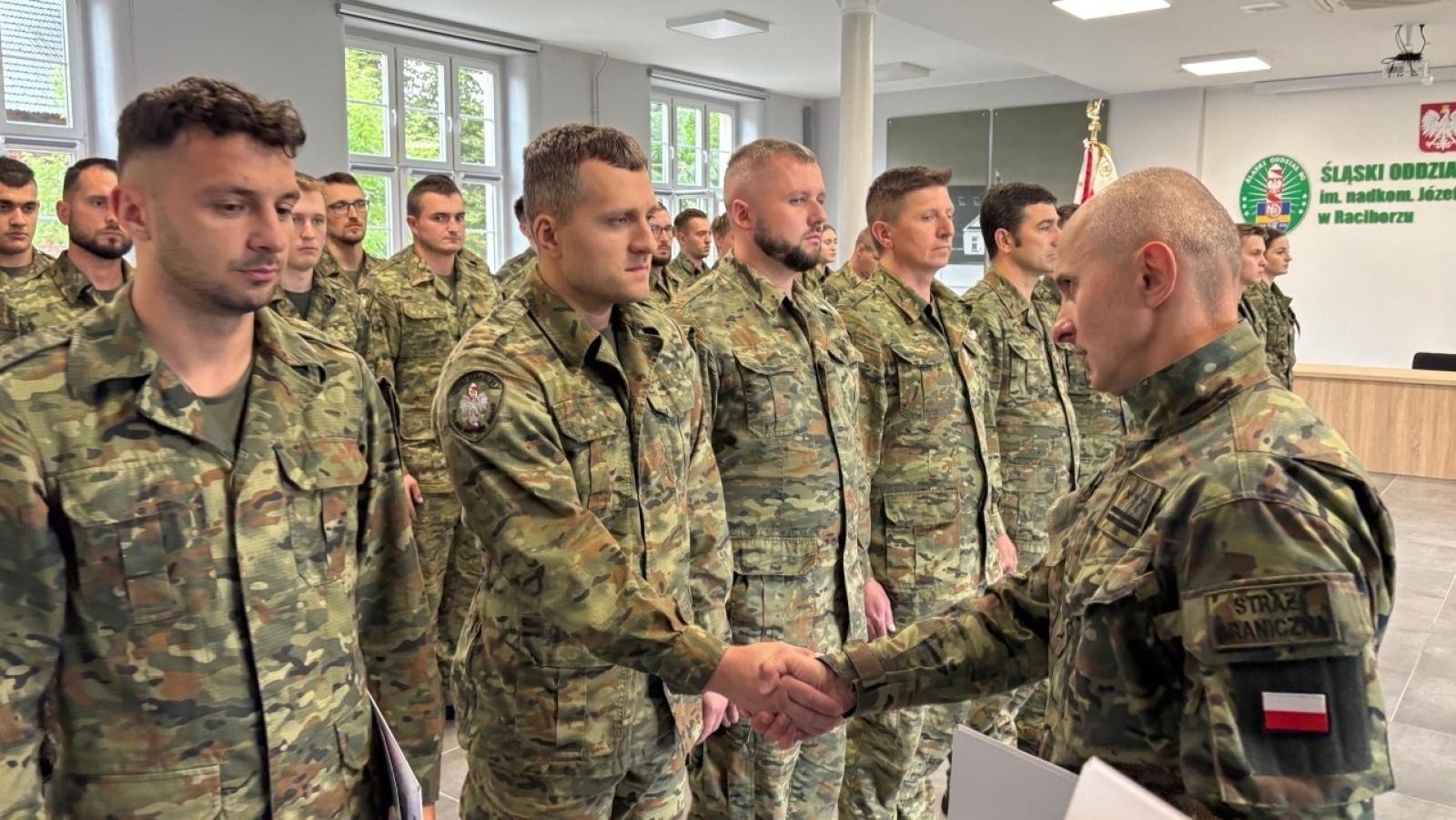Zdjęcie w galerii na portalu naszraciborz.pl: 40 funkcjonariuszy Śląskiego Oddziału Straży Granicznej z Raciborza zostało mianowanych na stopień kaprala wiadomości z regionu