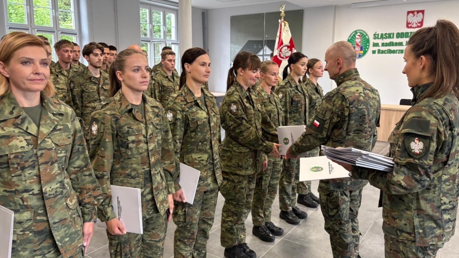 Zdjęcie w galerii na portalu naszraciborz.pl: 40 funkcjonariuszy Śląskiego Oddziału Straży Granicznej z Raciborza zostało mianowanych na stopień kaprala wiadomości z regionu