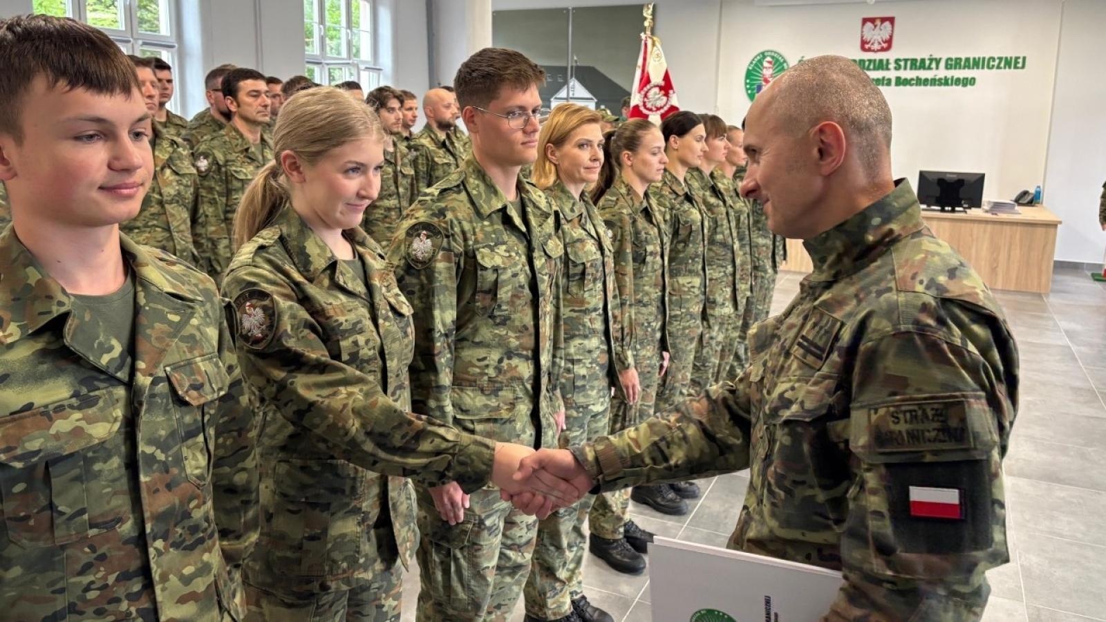 Zdjęcie w galerii na portalu naszraciborz.pl: 40 funkcjonariuszy Śląskiego Oddziału Straży Granicznej z Raciborza zostało mianowanych na stopień kaprala wiadomości z regionu