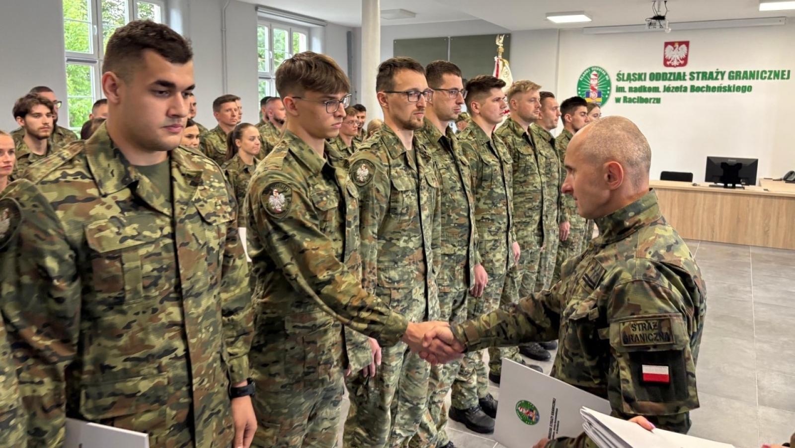 Zdjęcie w galerii na portalu naszraciborz.pl: 40 funkcjonariuszy Śląskiego Oddziału Straży Granicznej z Raciborza zostało mianowanych na stopień kaprala wiadomości z regionu