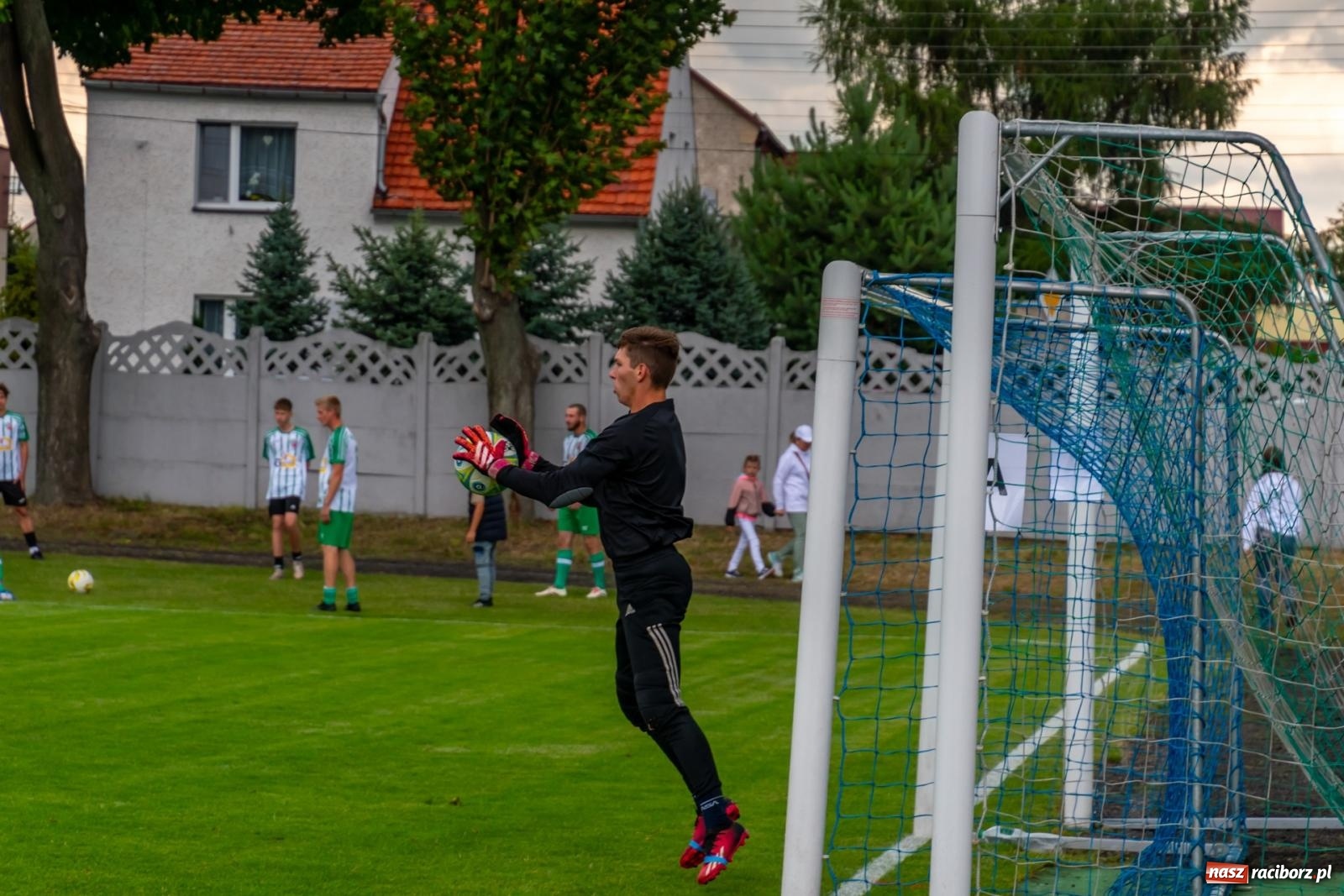 Zdjęcie w galerii na portalu naszraciborz.pl: Turniej Firm o Puchar Wójta Gminy Krzyżanowice. LKS Tworków obchodzi jubileusz 120 lat [FOTO i WIDEO] wiadomości z regionu
