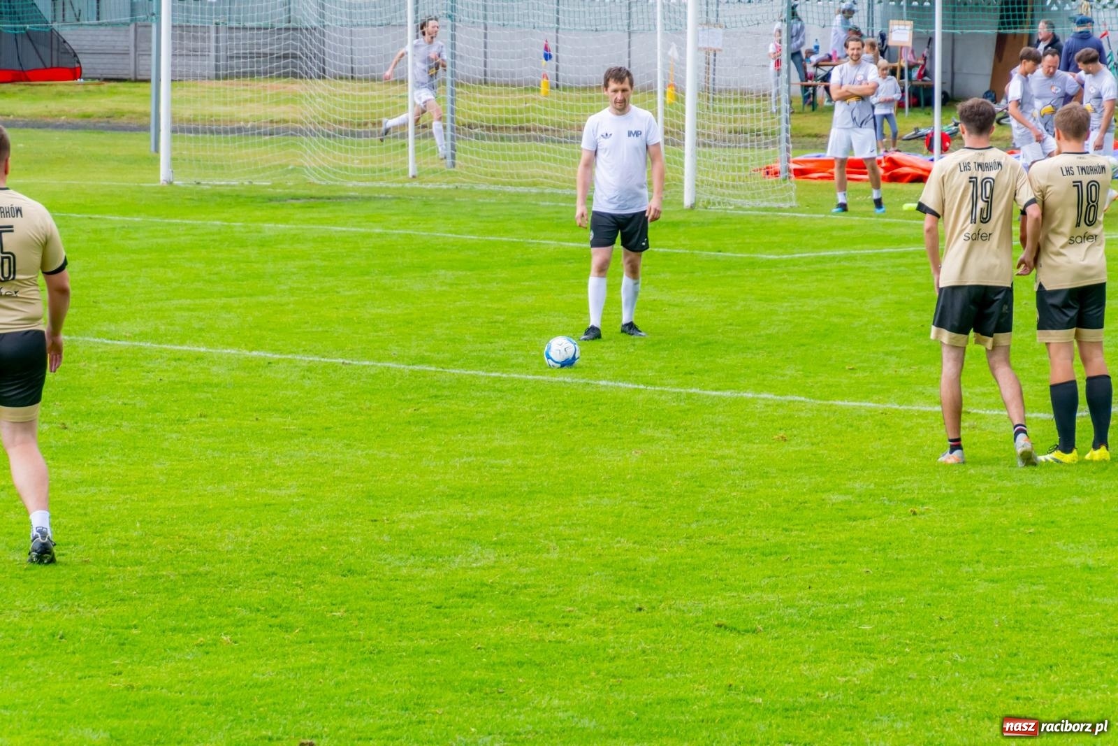 Zdjęcie w galerii na portalu naszraciborz.pl: Turniej Firm o Puchar Wójta Gminy Krzyżanowice. LKS Tworków obchodzi jubileusz 120 lat [FOTO i WIDEO] wiadomości z regionu