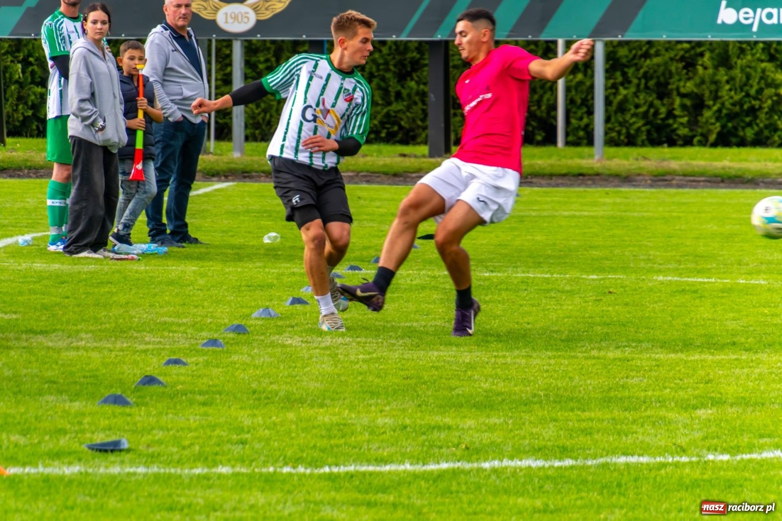 Zdjęcie w galerii na portalu naszraciborz.pl: Turniej Firm o Puchar Wójta Gminy Krzyżanowice. LKS Tworków obchodzi jubileusz 120 lat [FOTO i WIDEO] wiadomości z regionu