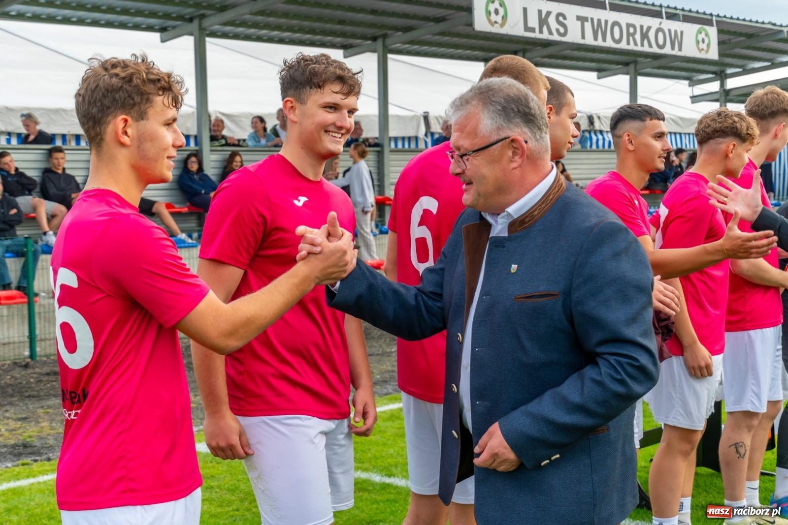Zdjęcie w galerii na portalu naszraciborz.pl: Turniej Firm o Puchar Wójta Gminy Krzyżanowice. LKS Tworków obchodzi jubileusz 120 lat [FOTO i WIDEO] wiadomości z regionu