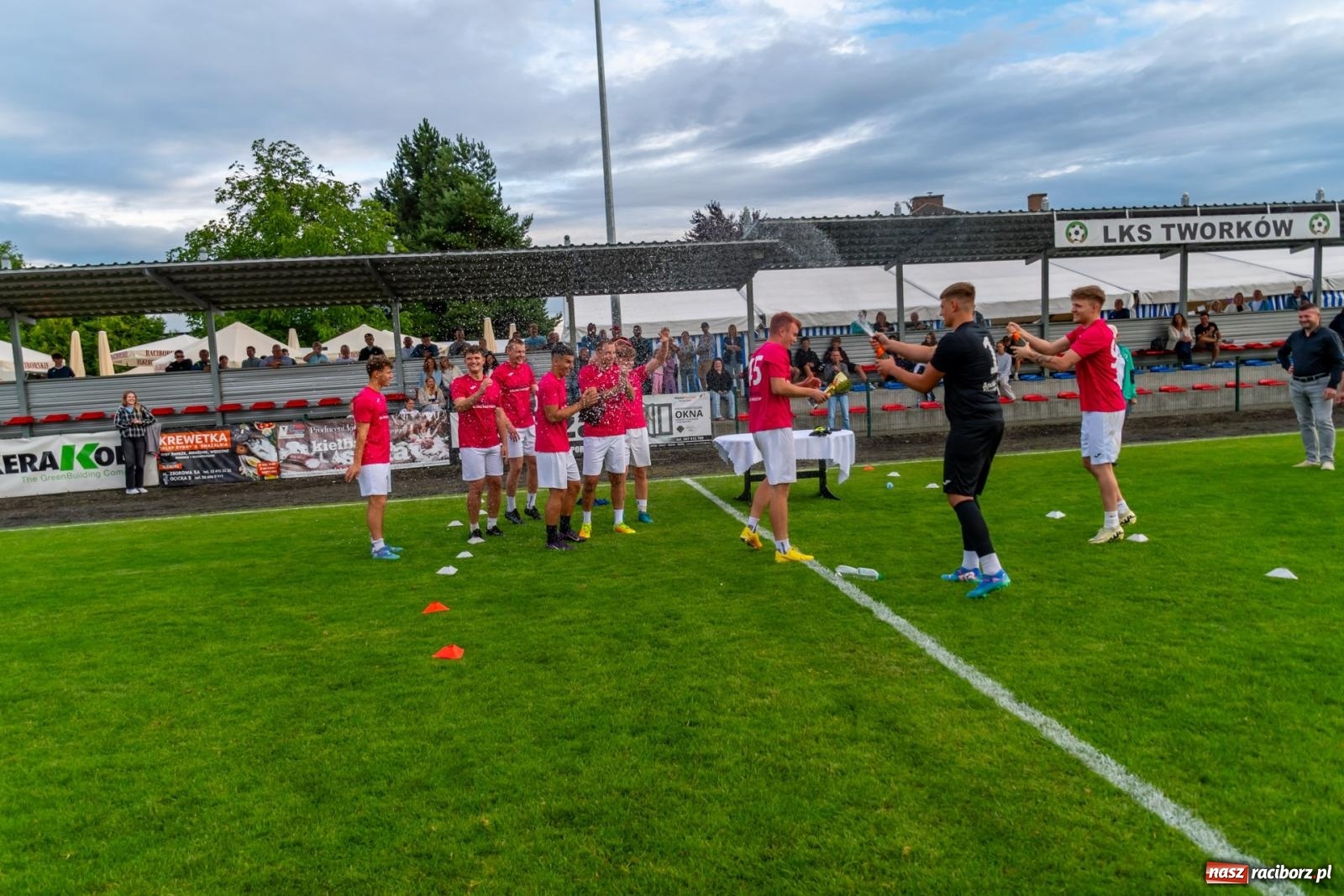 Zdjęcie w galerii na portalu naszraciborz.pl: Turniej Firm o Puchar Wójta Gminy Krzyżanowice. LKS Tworków obchodzi jubileusz 120 lat [FOTO i WIDEO] wiadomości z regionu