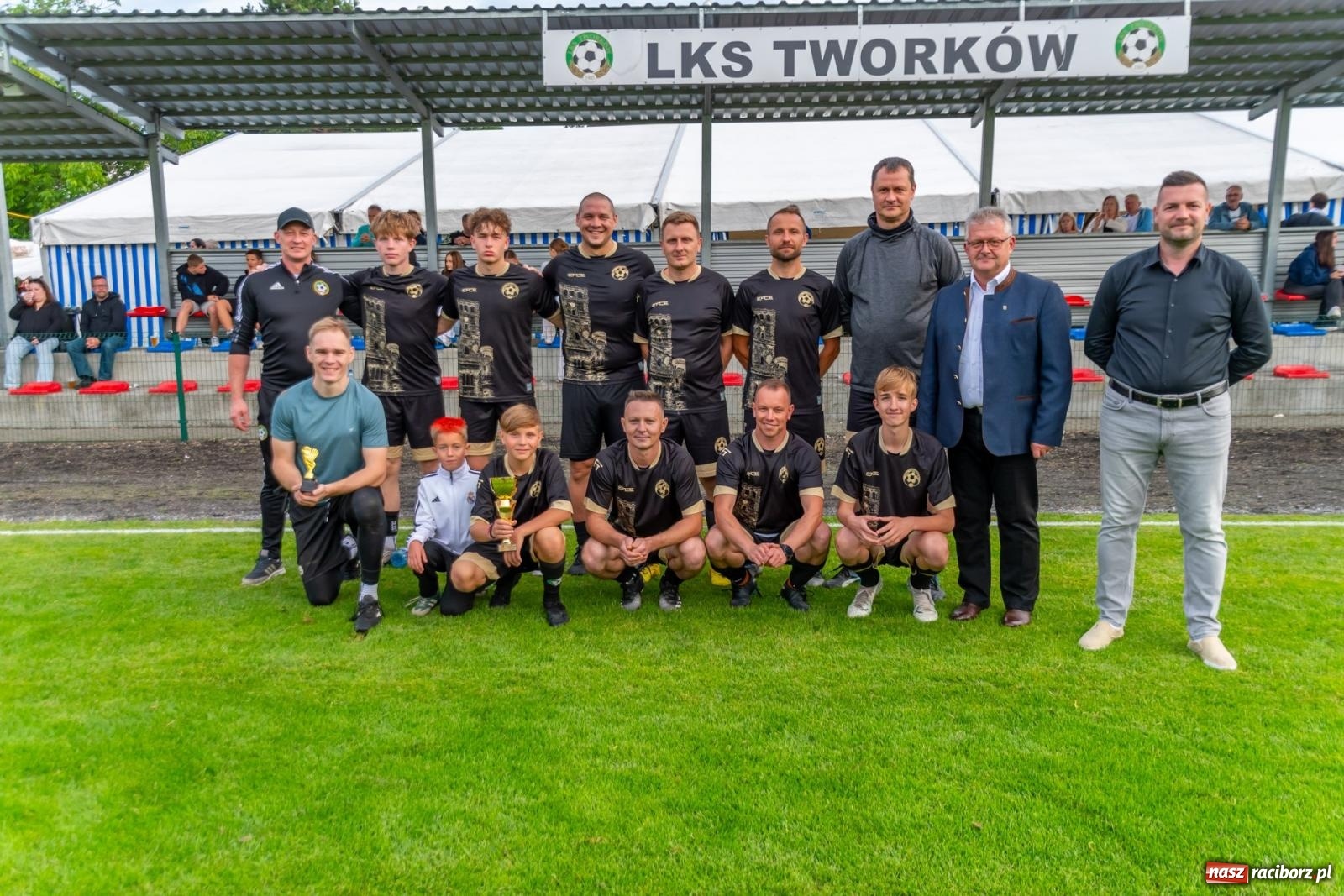 Zdjęcie w galerii na portalu naszraciborz.pl: Turniej Firm o Puchar Wójta Gminy Krzyżanowice. LKS Tworków obchodzi jubileusz 120 lat [FOTO i WIDEO] wiadomości z regionu