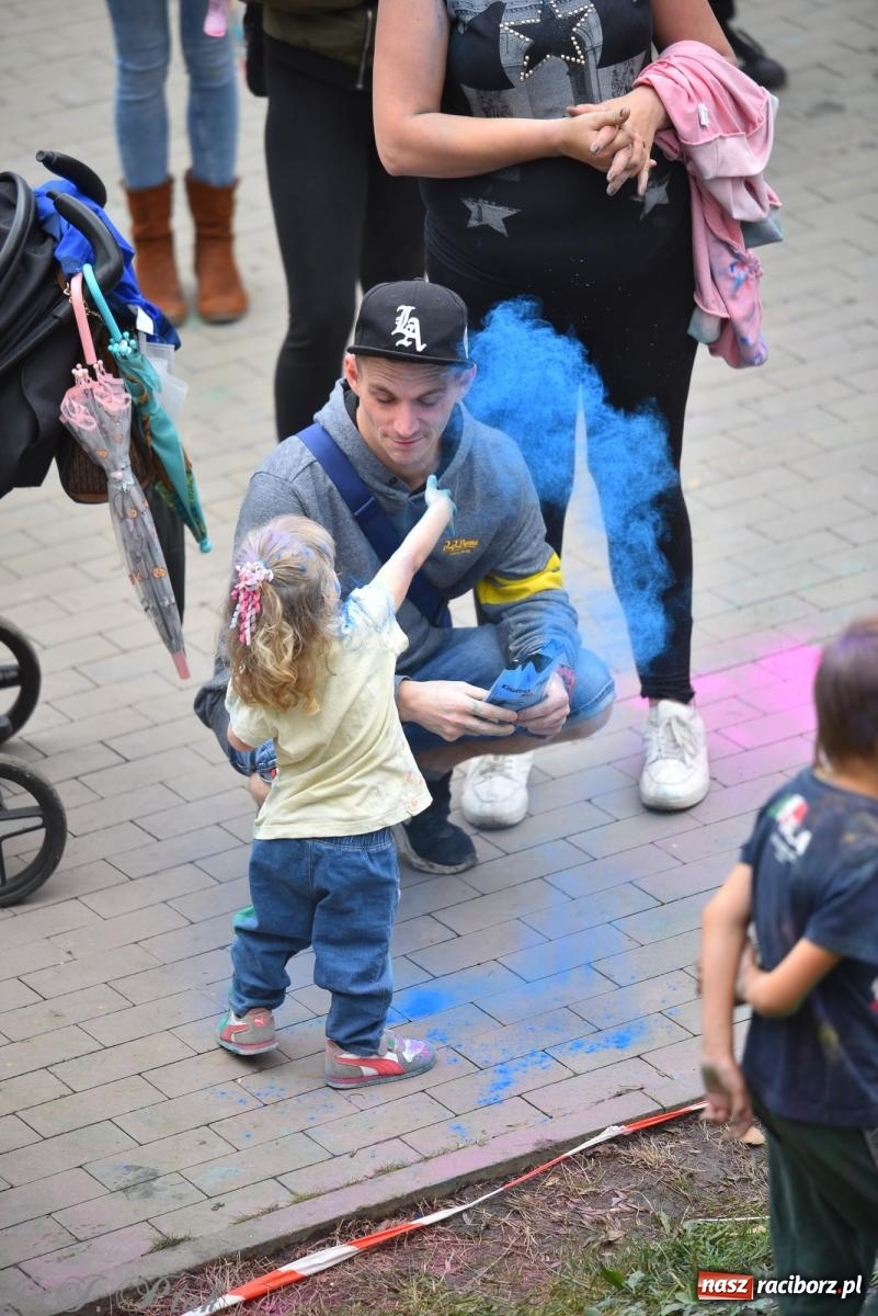 Zdjęcie w galerii na portalu naszraciborz.pl: Dinozaur na bulwarach i bańkowa kraina zabawy ze smokiem Edziem w Raciborzu wiadomości z regionu
