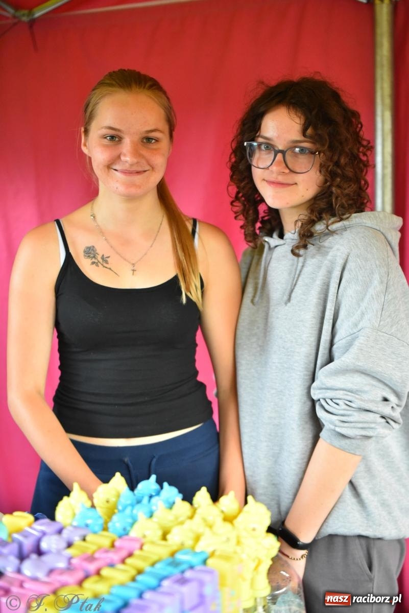 Zdjęcie w galerii na portalu naszraciborz.pl: Dinozaur na bulwarach i bańkowa kraina zabawy ze smokiem Edziem w Raciborzu wiadomości z regionu