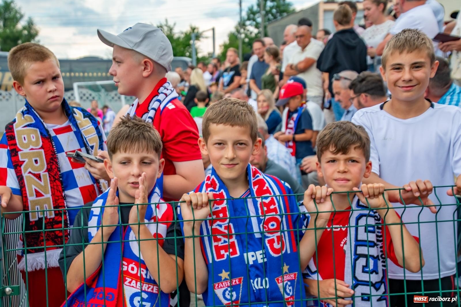 Zdjęcie w galerii na portalu naszraciborz.pl: LKS Tworków podejmował u siebie Górnika Zabrze. Walka była zacięta, wynik - nieprzeciętny [FOTO i WIDEO] wiadomości z regionu