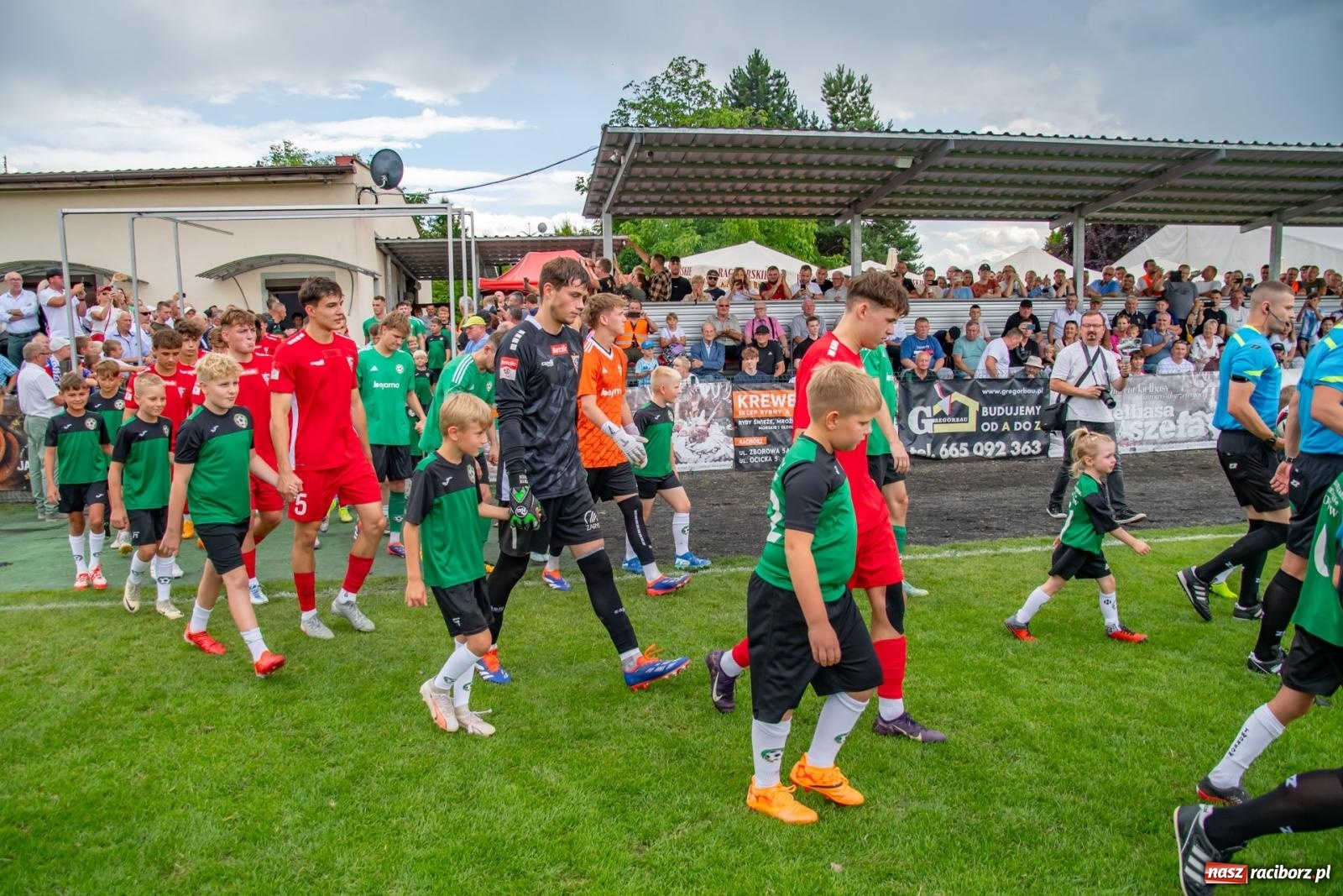 Zdjęcie w galerii na portalu naszraciborz.pl: LKS Tworków podejmował u siebie Górnika Zabrze. Walka była zacięta, wynik - nieprzeciętny [FOTO i WIDEO] wiadomości z regionu