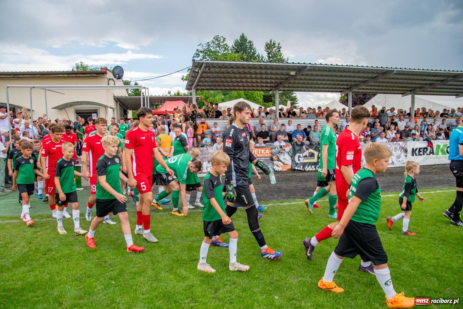 Zdjęcie w galerii na portalu naszraciborz.pl: LKS Tworków podejmował u siebie Górnika Zabrze. Walka była zacięta, wynik - nieprzeciętny [FOTO i WIDEO] wiadomości z regionu