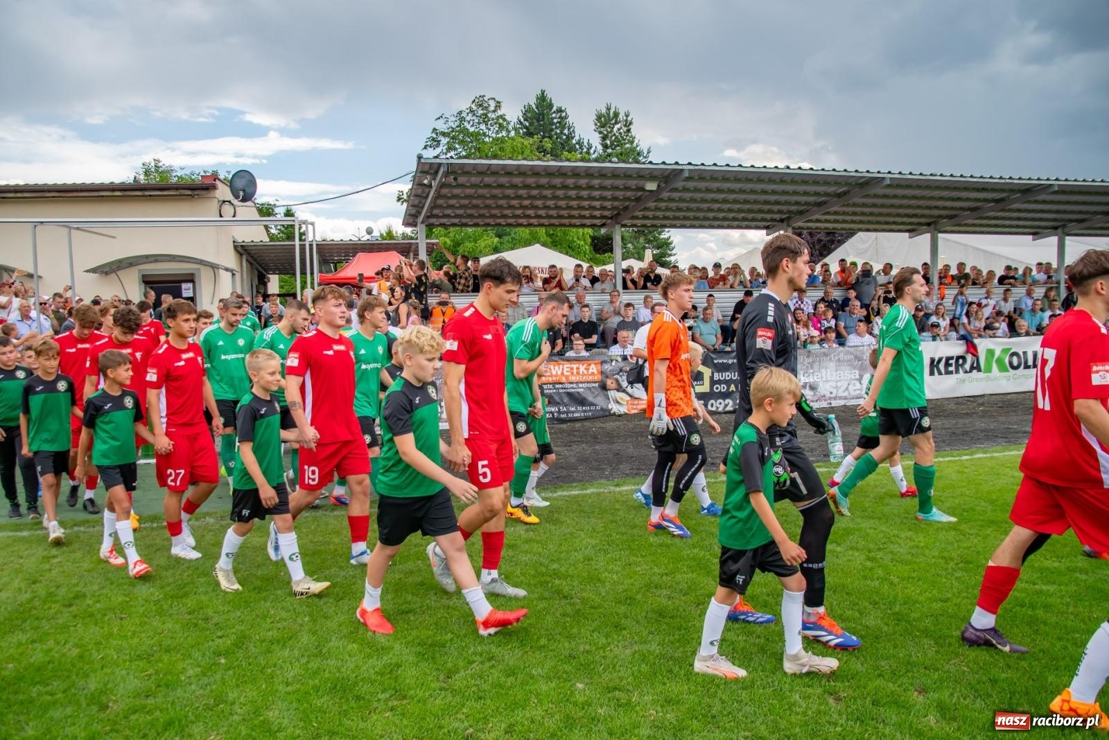 Zdjęcie w galerii na portalu naszraciborz.pl: LKS Tworków podejmował u siebie Górnika Zabrze. Walka była zacięta, wynik - nieprzeciętny [FOTO i WIDEO] wiadomości z regionu