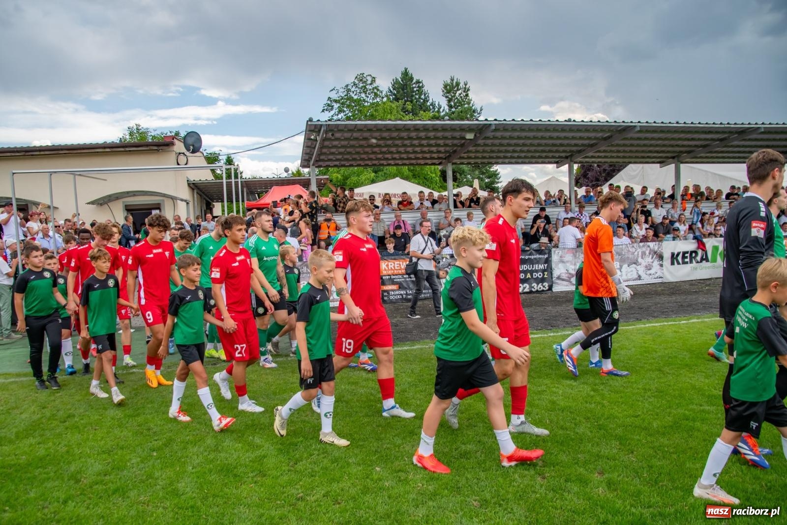 Zdjęcie w galerii na portalu naszraciborz.pl: LKS Tworków podejmował u siebie Górnika Zabrze. Walka była zacięta, wynik - nieprzeciętny [FOTO i WIDEO] wiadomości z regionu
