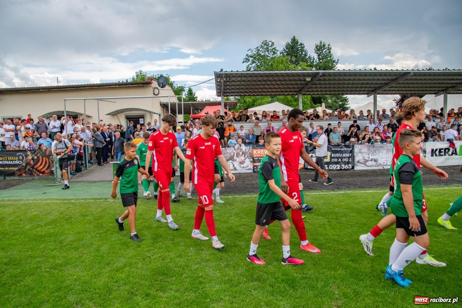 Zdjęcie w galerii na portalu naszraciborz.pl: LKS Tworków podejmował u siebie Górnika Zabrze. Walka była zacięta, wynik - nieprzeciętny [FOTO i WIDEO] wiadomości z regionu