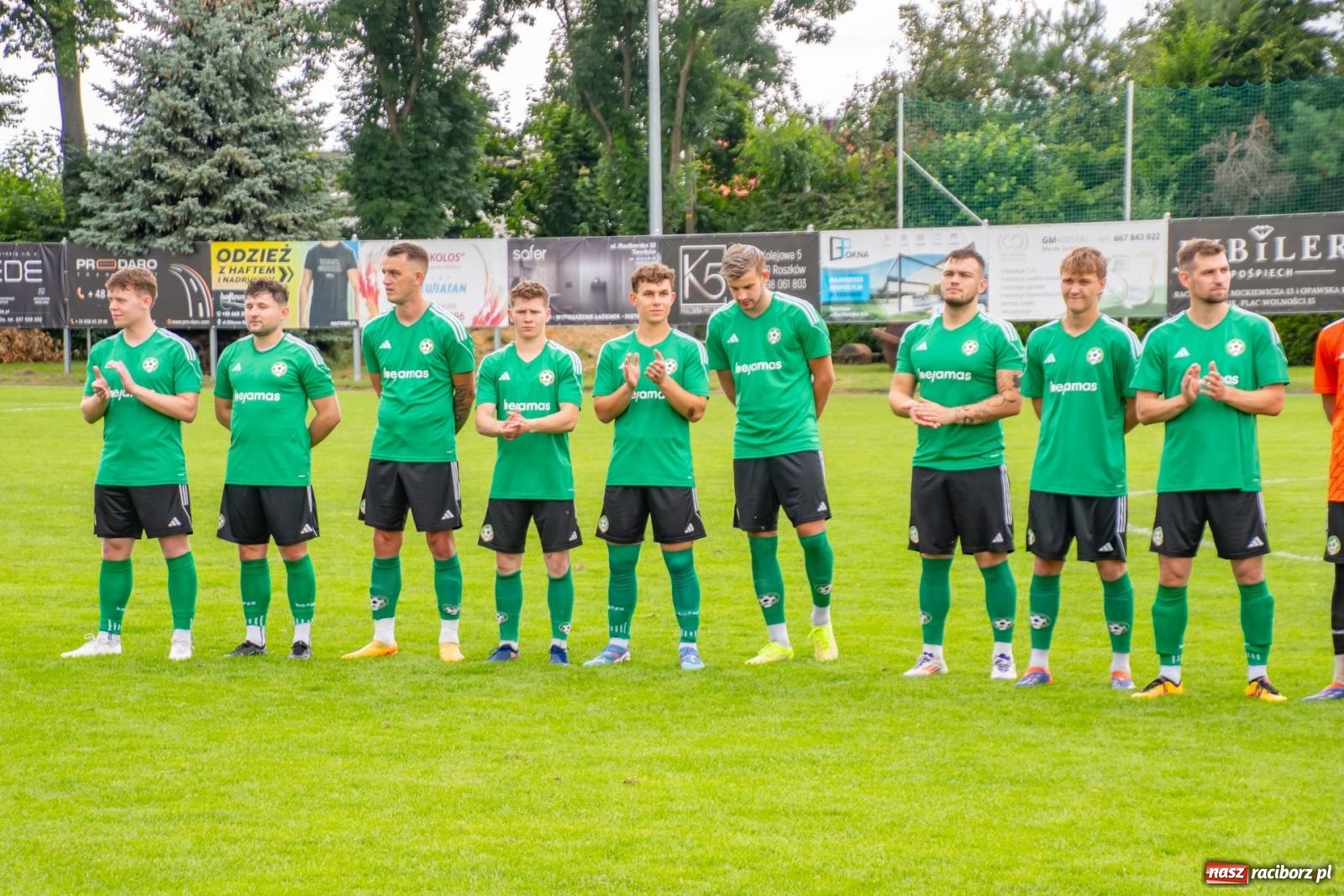 Zdjęcie w galerii na portalu naszraciborz.pl: LKS Tworków podejmował u siebie Górnika Zabrze. Walka była zacięta, wynik - nieprzeciętny [FOTO i WIDEO] wiadomości z regionu