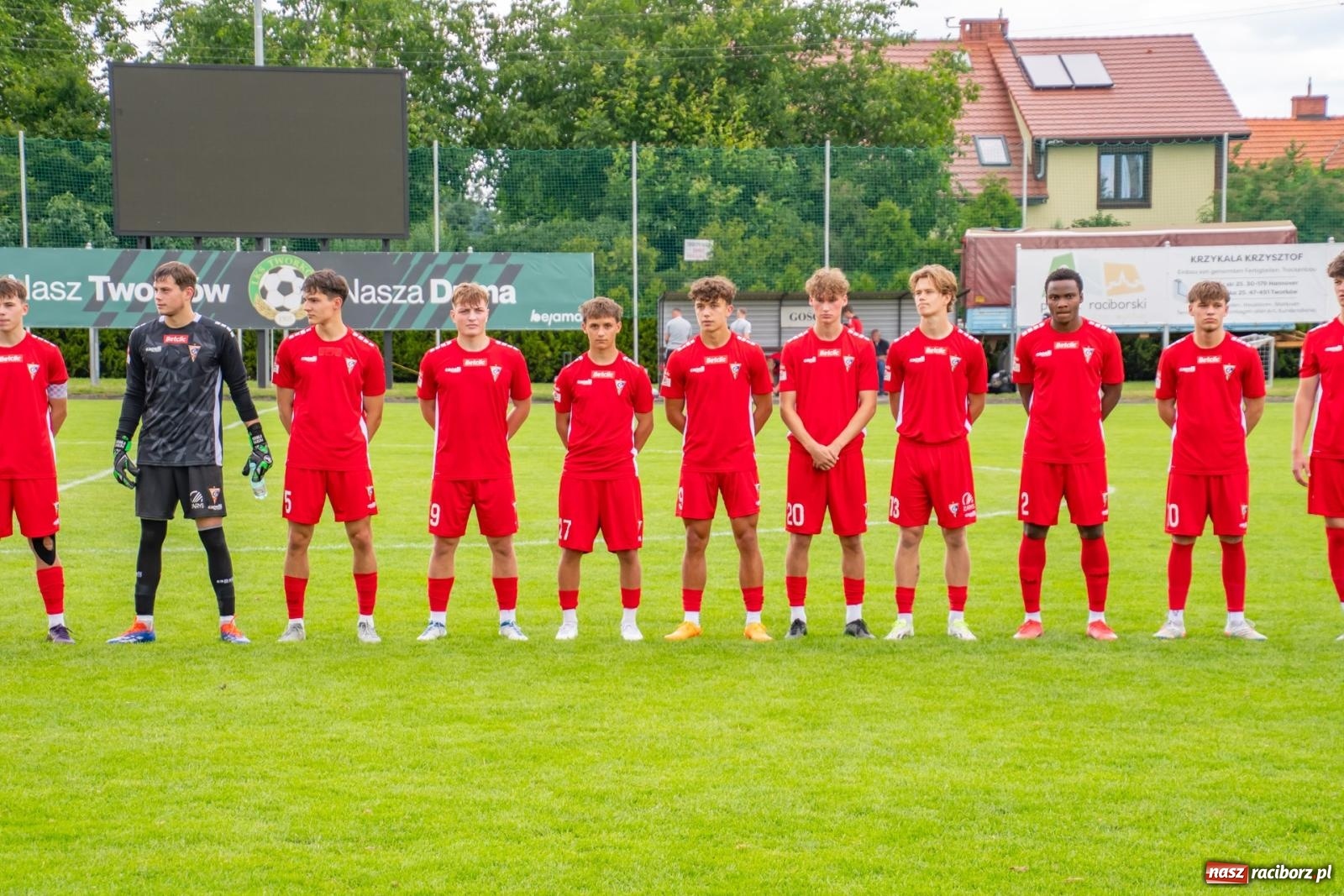 Zdjęcie w galerii na portalu naszraciborz.pl: LKS Tworków podejmował u siebie Górnika Zabrze. Walka była zacięta, wynik - nieprzeciętny [FOTO i WIDEO] wiadomości z regionu