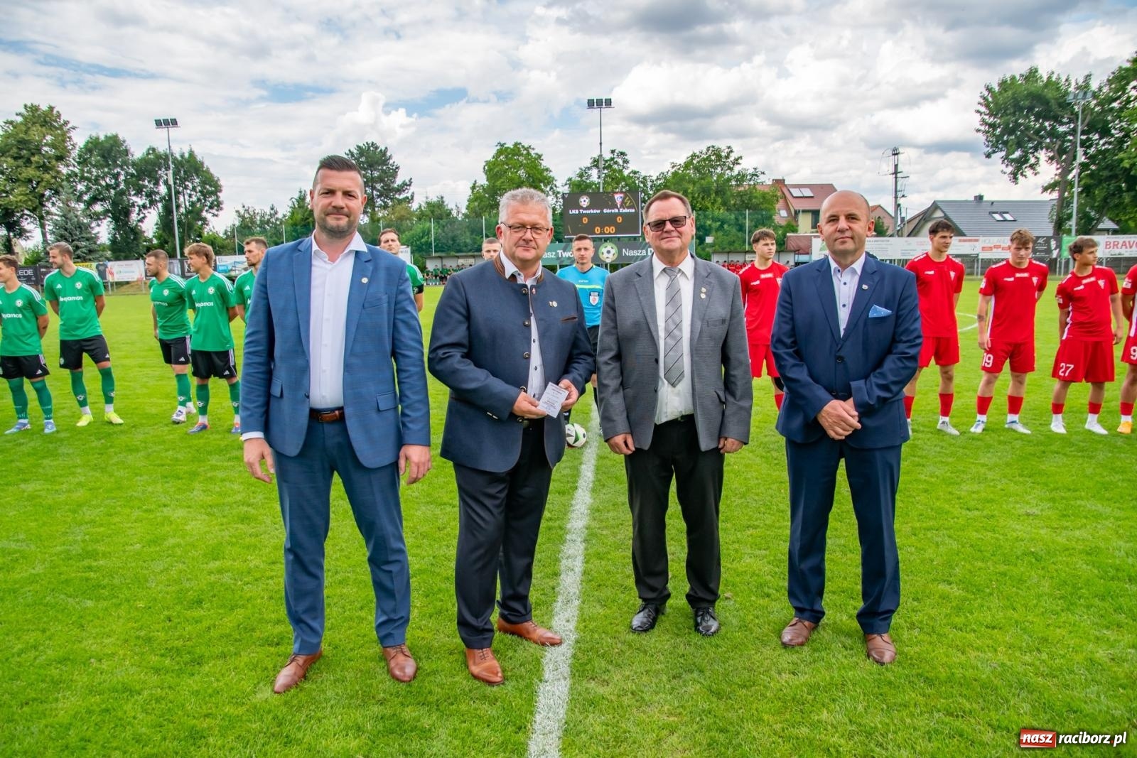 Zdjęcie w galerii na portalu naszraciborz.pl: LKS Tworków podejmował u siebie Górnika Zabrze. Walka była zacięta, wynik - nieprzeciętny [FOTO i WIDEO] wiadomości z regionu