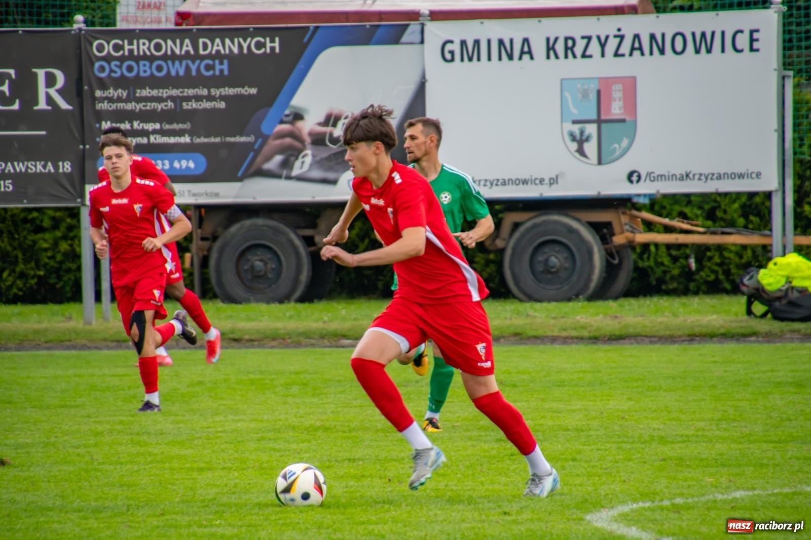 Zdjęcie w galerii na portalu naszraciborz.pl: LKS Tworków podejmował u siebie Górnika Zabrze. Walka była zacięta, wynik - nieprzeciętny [FOTO i WIDEO] wiadomości z regionu