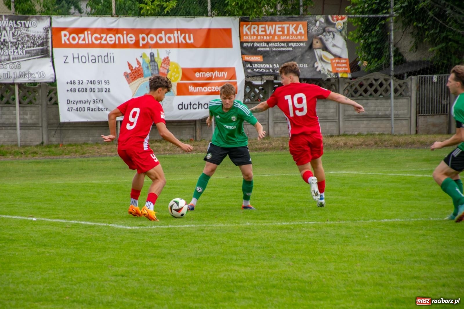 Zdjęcie w galerii na portalu naszraciborz.pl: LKS Tworków podejmował u siebie Górnika Zabrze. Walka była zacięta, wynik - nieprzeciętny [FOTO i WIDEO] wiadomości z regionu