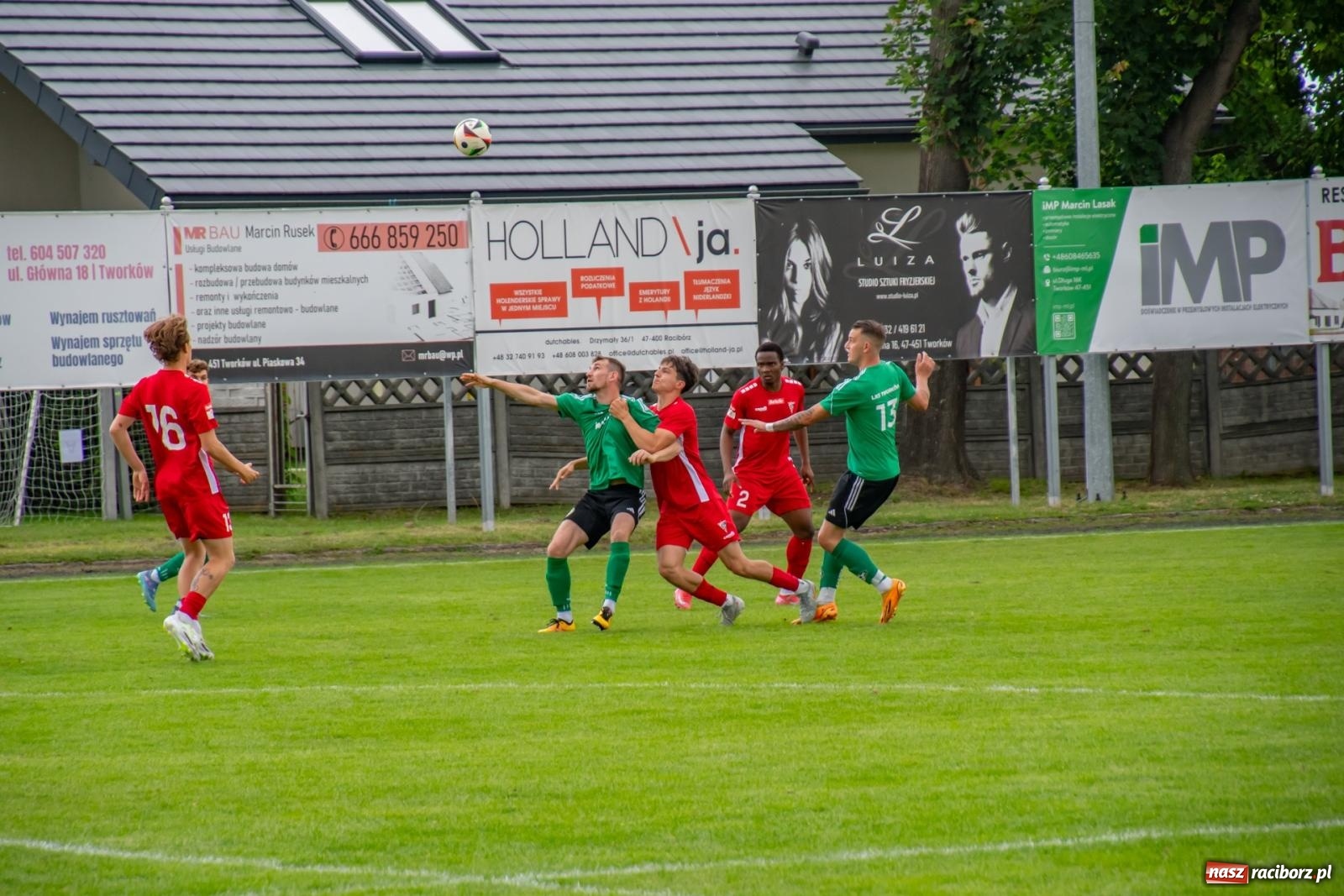 Zdjęcie w galerii na portalu naszraciborz.pl: LKS Tworków podejmował u siebie Górnika Zabrze. Walka była zacięta, wynik - nieprzeciętny [FOTO i WIDEO] wiadomości z regionu