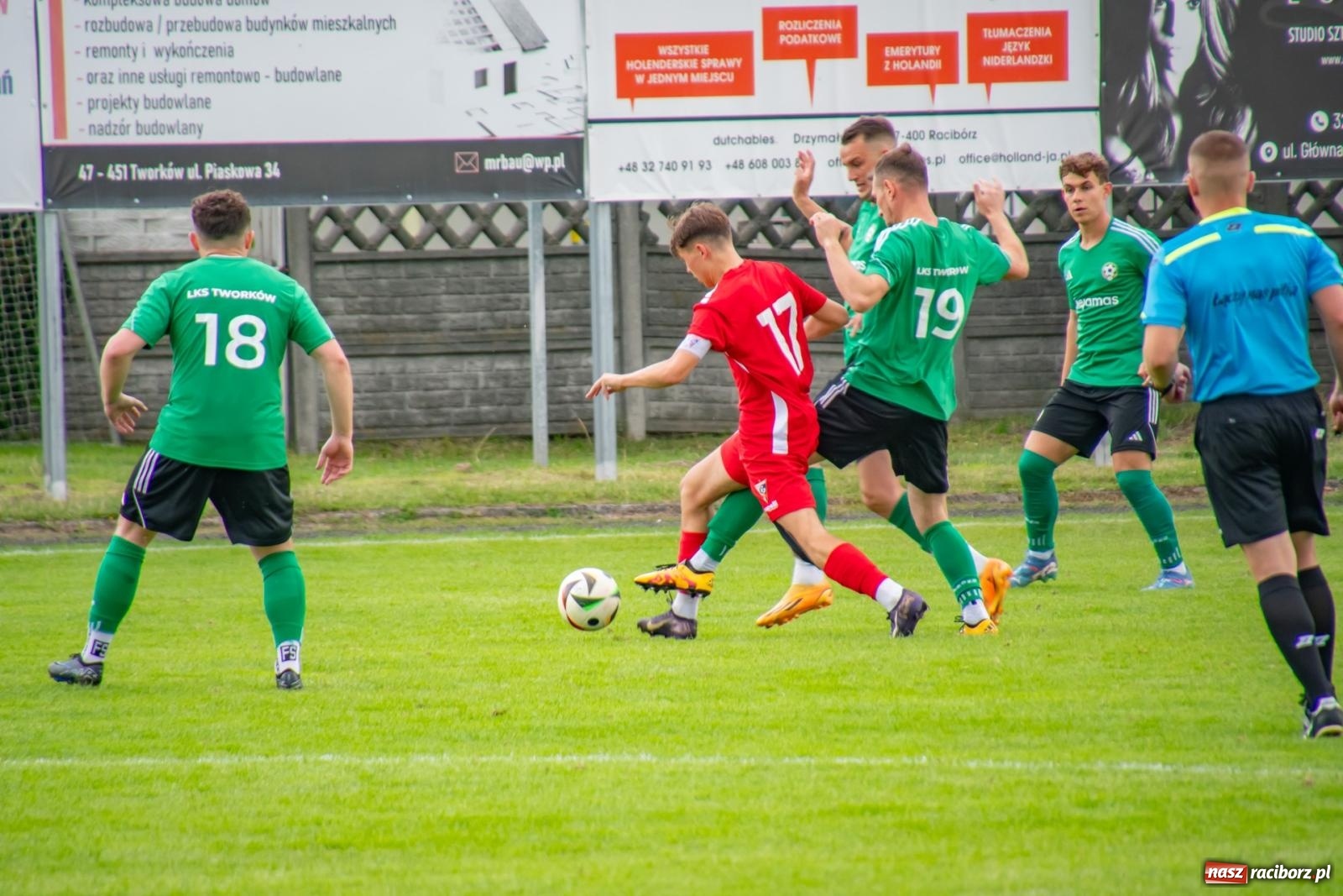 Zdjęcie w galerii na portalu naszraciborz.pl: LKS Tworków podejmował u siebie Górnika Zabrze. Walka była zacięta, wynik - nieprzeciętny [FOTO i WIDEO] wiadomości z regionu