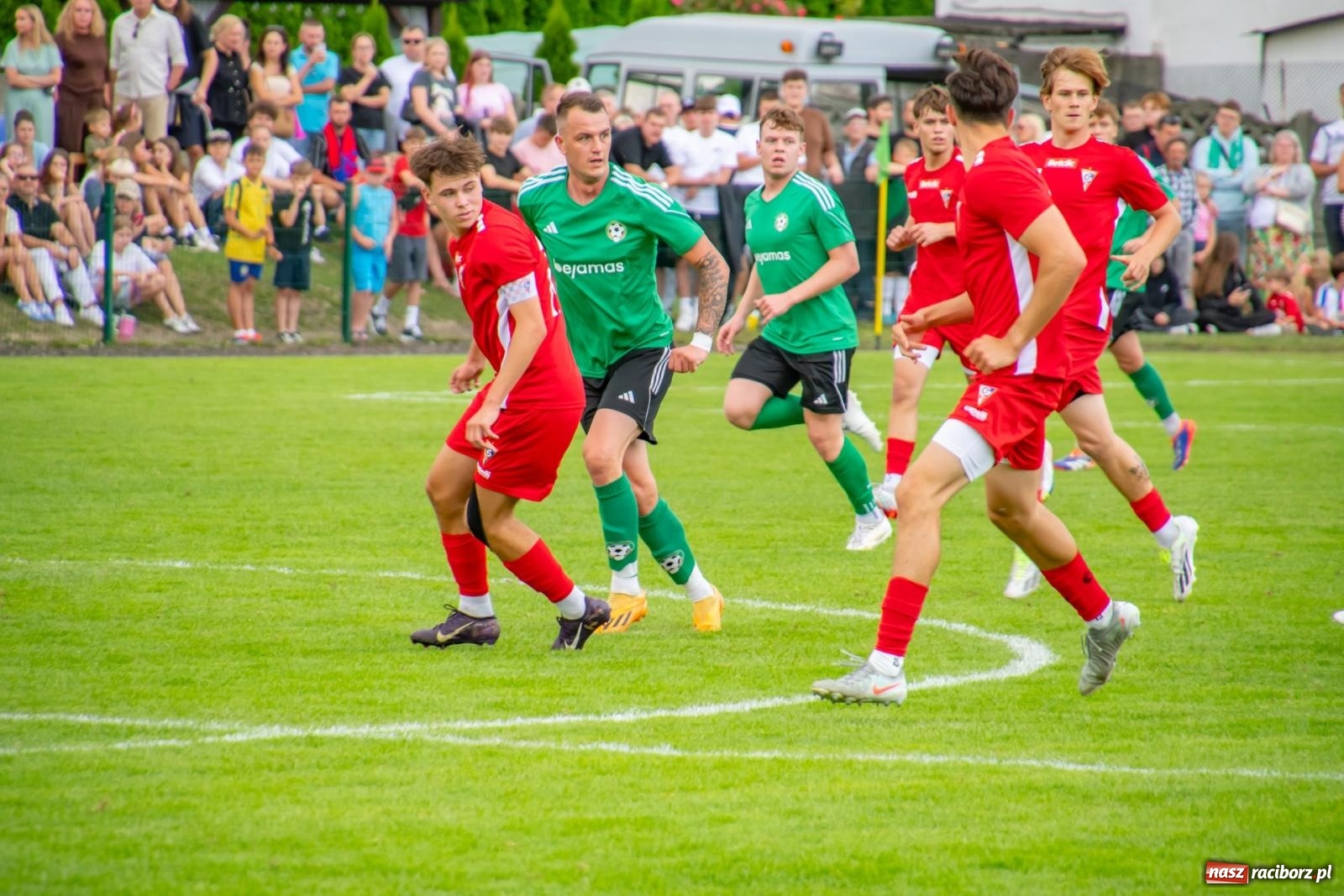 Zdjęcie w galerii na portalu naszraciborz.pl: LKS Tworków podejmował u siebie Górnika Zabrze. Walka była zacięta, wynik - nieprzeciętny [FOTO i WIDEO] wiadomości z regionu