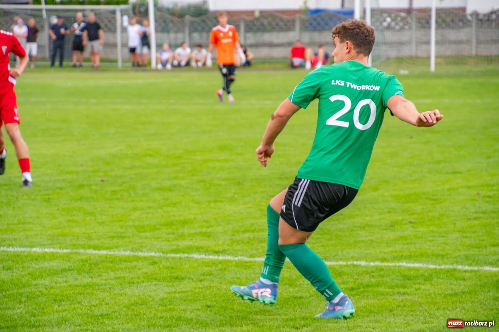 Zdjęcie w galerii na portalu naszraciborz.pl: LKS Tworków podejmował u siebie Górnika Zabrze. Walka była zacięta, wynik - nieprzeciętny [FOTO i WIDEO] wiadomości z regionu