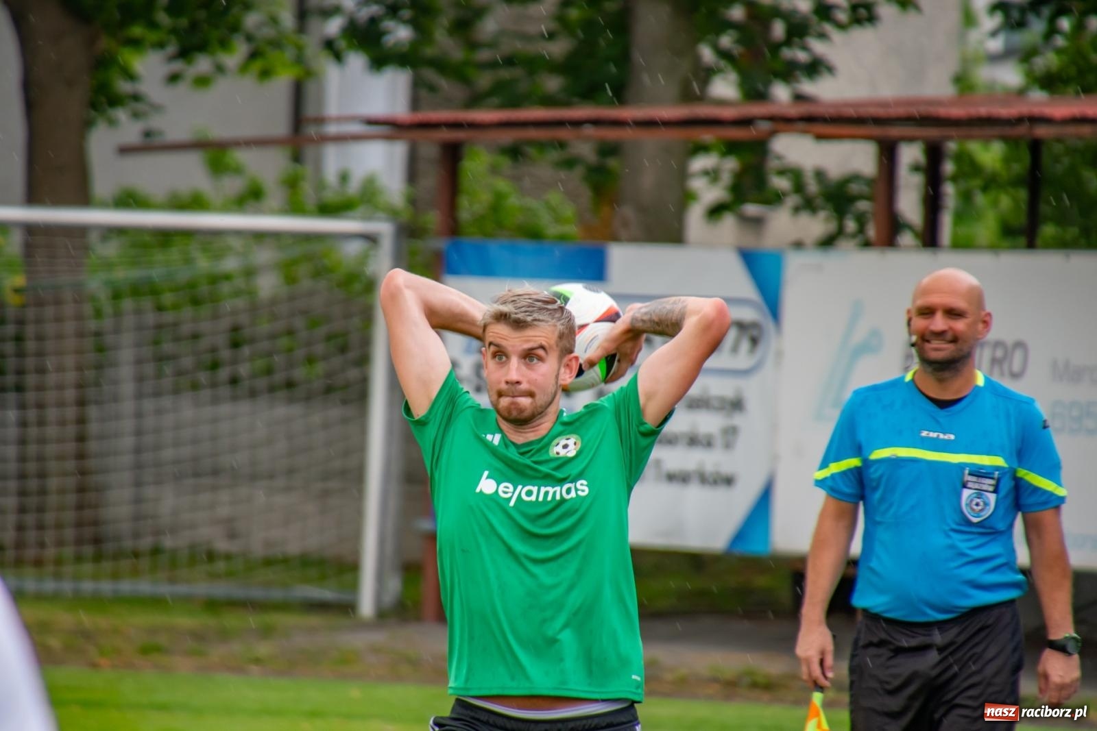 Zdjęcie w galerii na portalu naszraciborz.pl: LKS Tworków podejmował u siebie Górnika Zabrze. Walka była zacięta, wynik - nieprzeciętny [FOTO i WIDEO] wiadomości z regionu