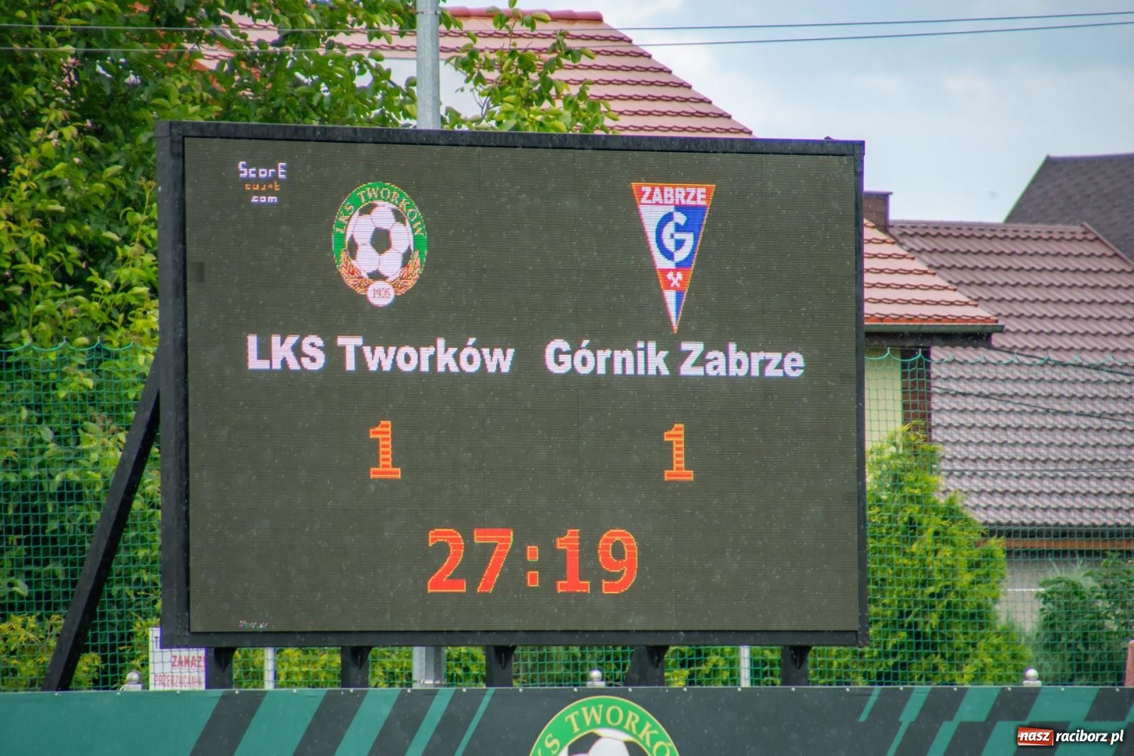 Zdjęcie w galerii na portalu naszraciborz.pl: LKS Tworków podejmował u siebie Górnika Zabrze. Walka była zacięta, wynik - nieprzeciętny [FOTO i WIDEO] wiadomości z regionu