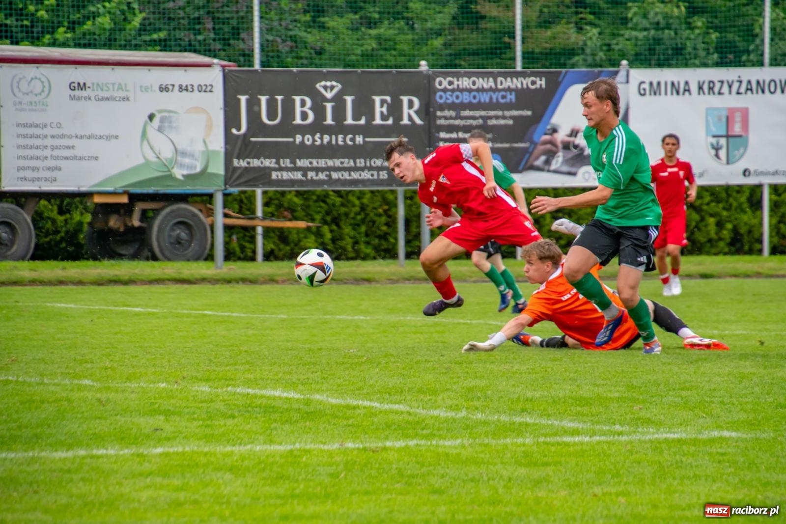 Zdjęcie w galerii na portalu naszraciborz.pl: LKS Tworków podejmował u siebie Górnika Zabrze. Walka była zacięta, wynik - nieprzeciętny [FOTO i WIDEO] wiadomości z regionu
