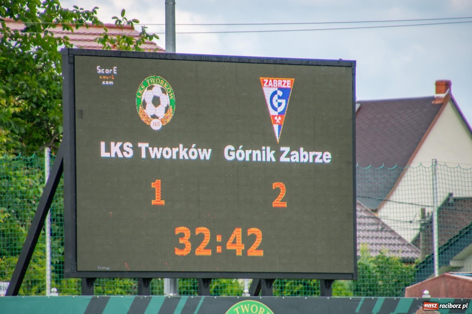 Zdjęcie w galerii na portalu naszraciborz.pl: LKS Tworków podejmował u siebie Górnika Zabrze. Walka była zacięta, wynik - nieprzeciętny [FOTO i WIDEO] wiadomości z regionu
