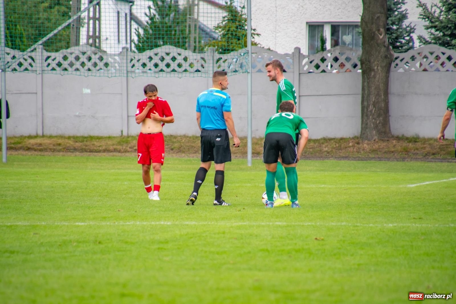 Zdjęcie w galerii na portalu naszraciborz.pl: LKS Tworków podejmował u siebie Górnika Zabrze. Walka była zacięta, wynik - nieprzeciętny [FOTO i WIDEO] wiadomości z regionu
