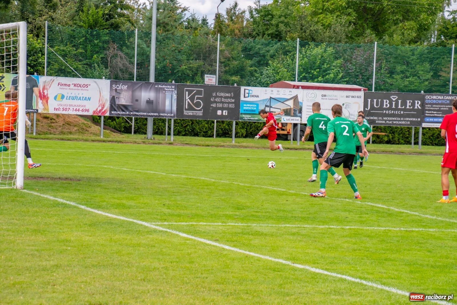 Zdjęcie w galerii na portalu naszraciborz.pl: LKS Tworków podejmował u siebie Górnika Zabrze. Walka była zacięta, wynik - nieprzeciętny [FOTO i WIDEO] wiadomości z regionu
