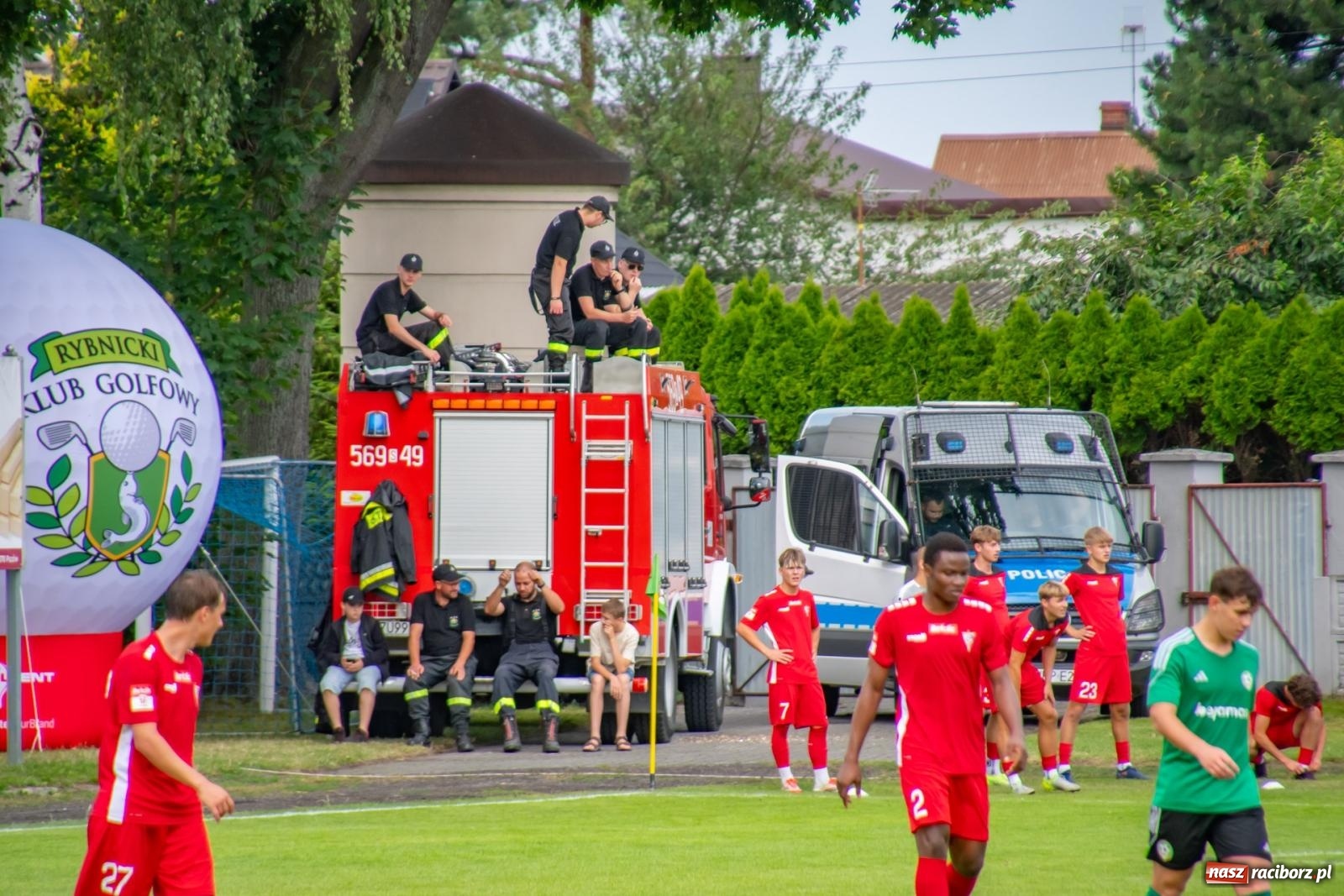 Zdjęcie w galerii na portalu naszraciborz.pl: LKS Tworków podejmował u siebie Górnika Zabrze. Walka była zacięta, wynik - nieprzeciętny [FOTO i WIDEO] wiadomości z regionu