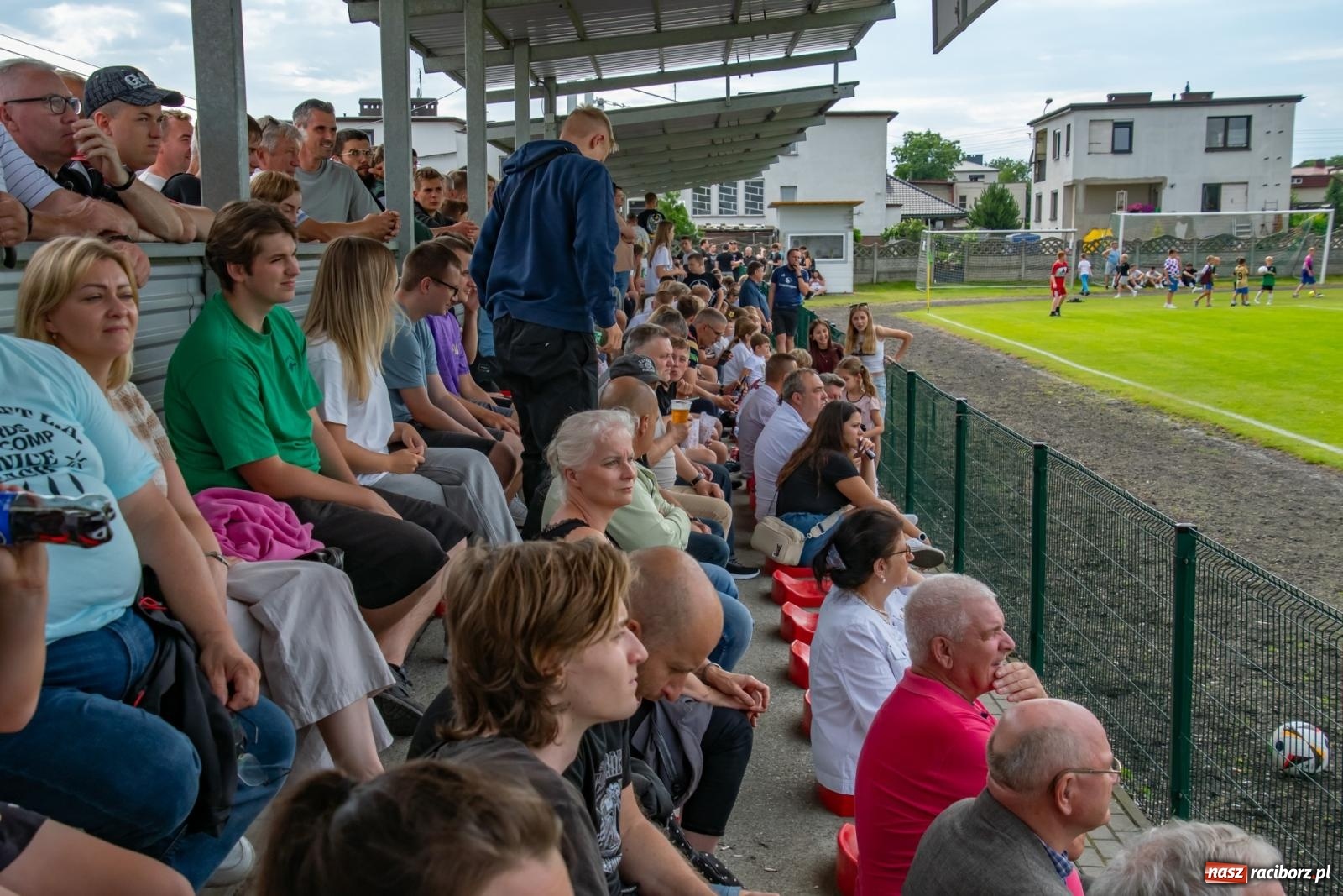 Zdjęcie w galerii na portalu naszraciborz.pl: LKS Tworków podejmował u siebie Górnika Zabrze. Walka była zacięta, wynik - nieprzeciętny [FOTO i WIDEO] wiadomości z regionu