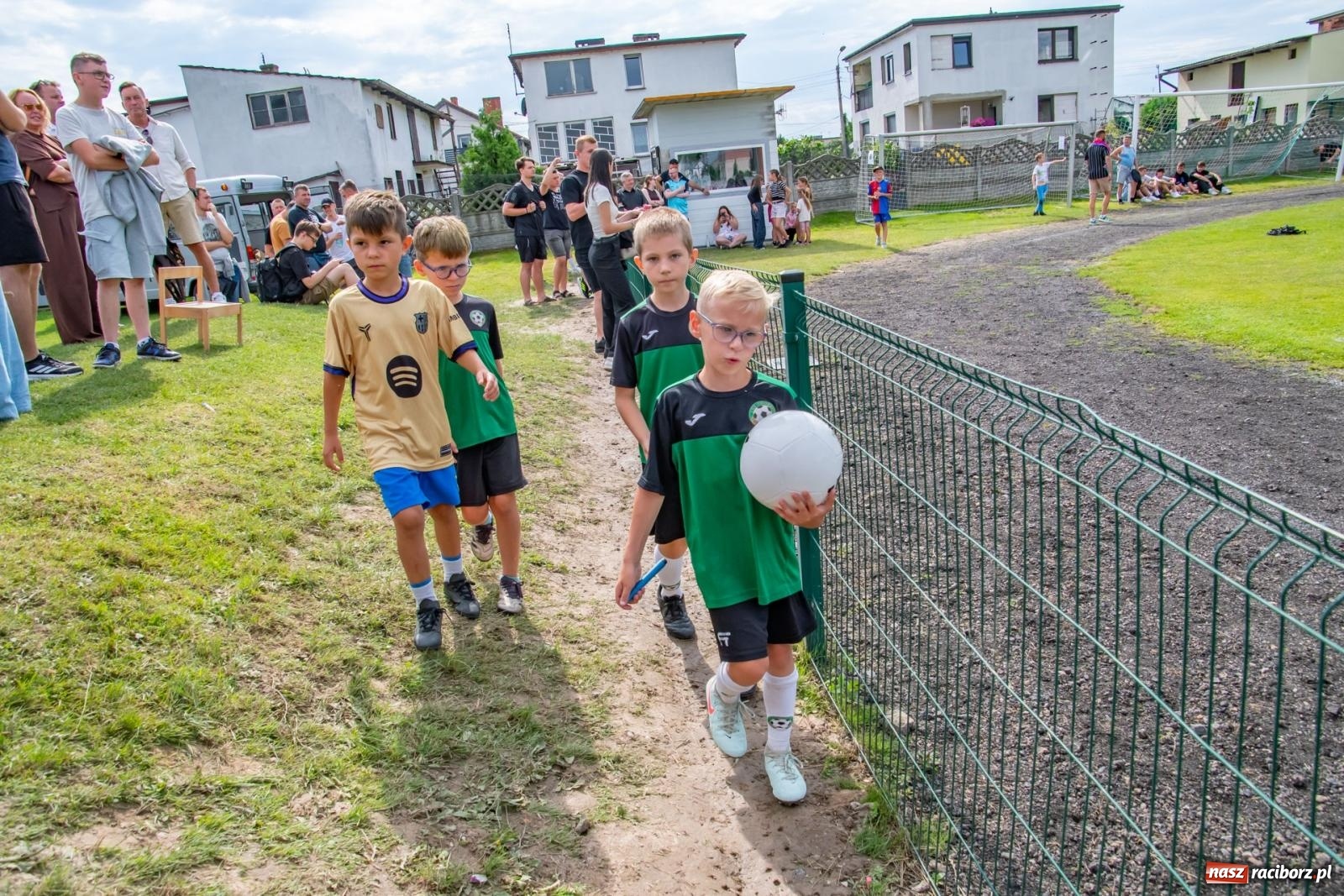 Zdjęcie w galerii na portalu naszraciborz.pl: LKS Tworków podejmował u siebie Górnika Zabrze. Walka była zacięta, wynik - nieprzeciętny [FOTO i WIDEO] wiadomości z regionu
