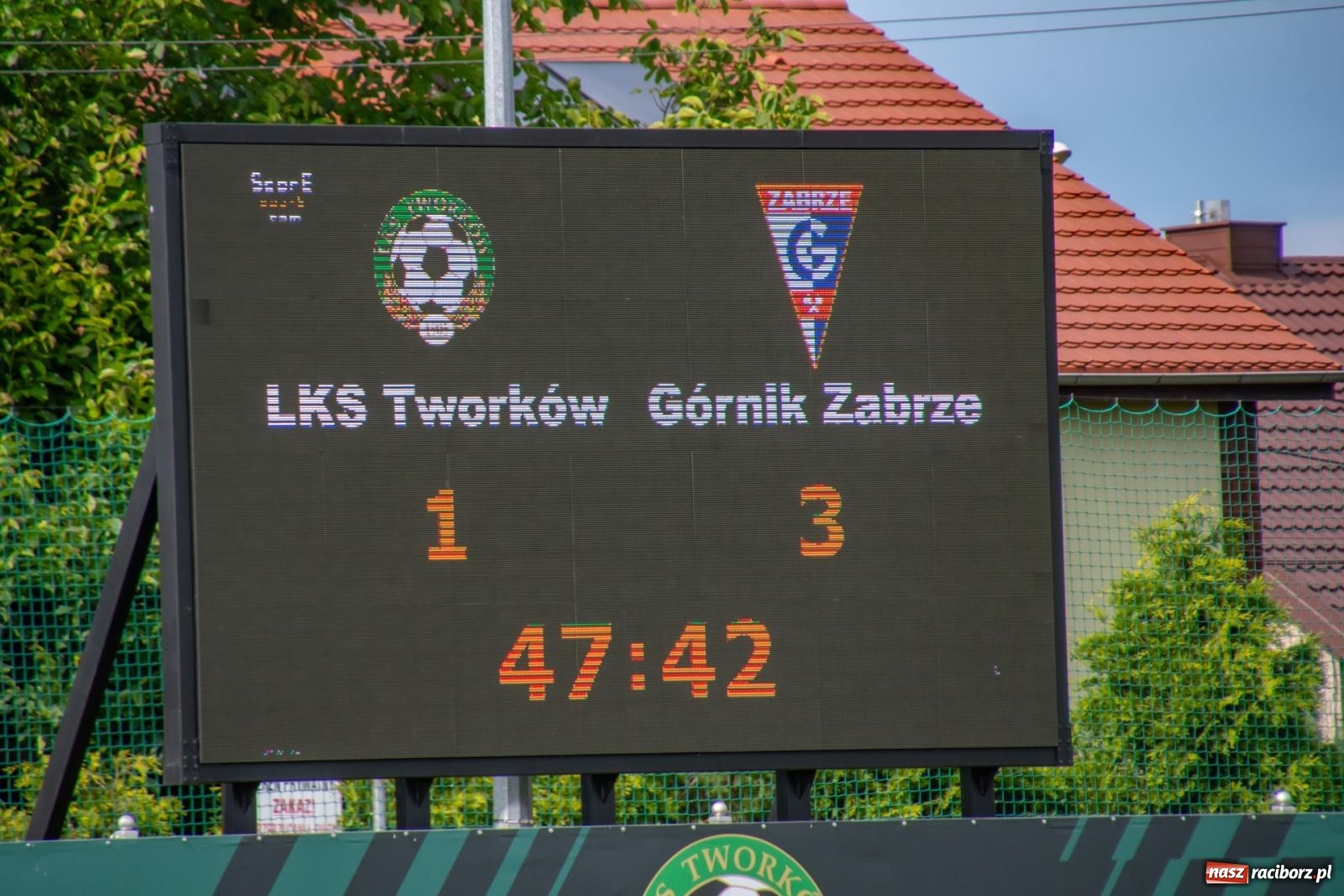 Zdjęcie w galerii na portalu naszraciborz.pl: LKS Tworków podejmował u siebie Górnika Zabrze. Walka była zacięta, wynik - nieprzeciętny [FOTO i WIDEO] wiadomości z regionu