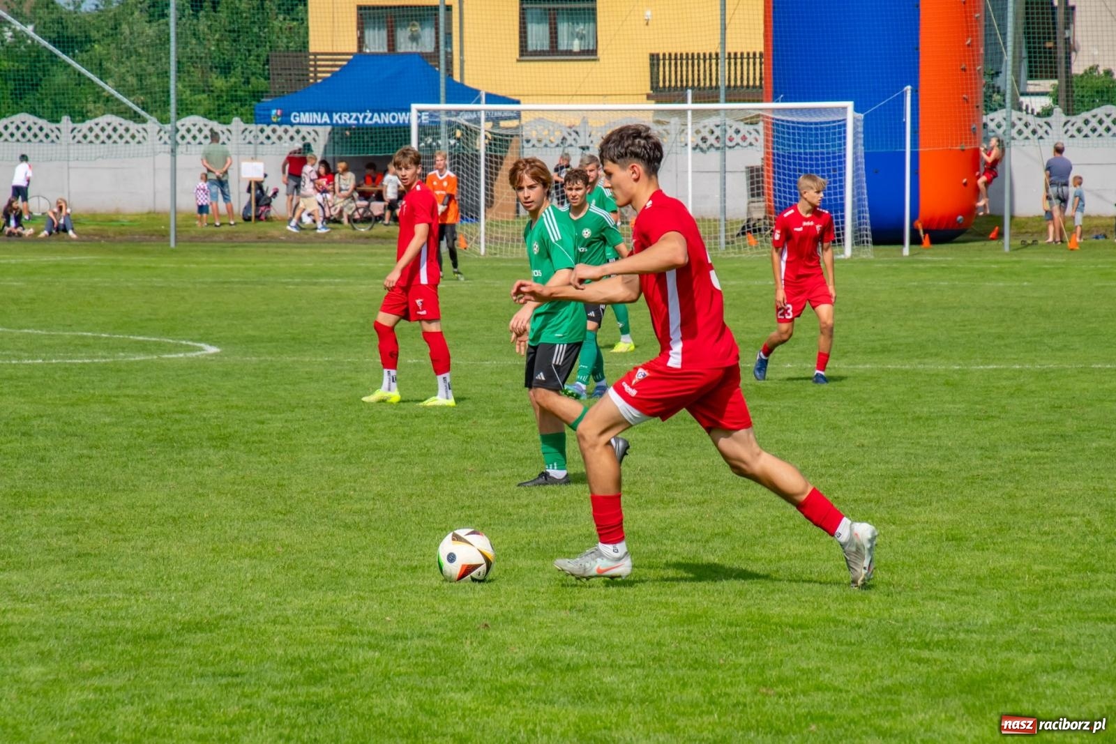 Zdjęcie w galerii na portalu naszraciborz.pl: LKS Tworków podejmował u siebie Górnika Zabrze. Walka była zacięta, wynik - nieprzeciętny [FOTO i WIDEO] wiadomości z regionu