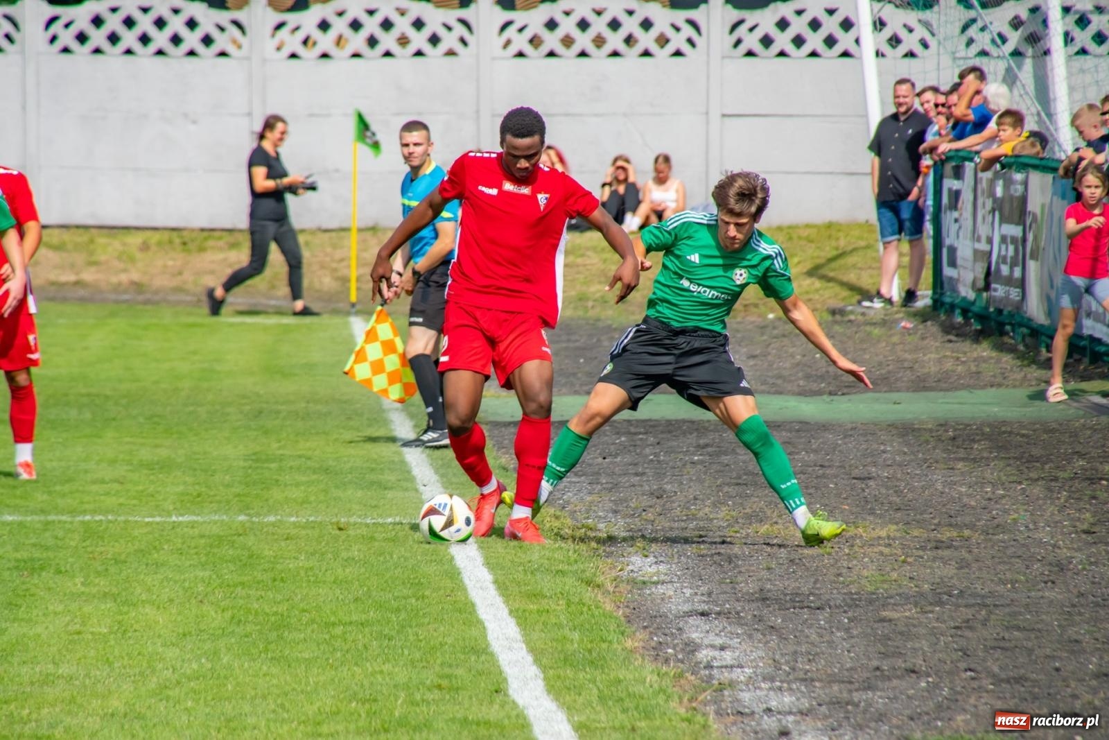 Zdjęcie w galerii na portalu naszraciborz.pl: LKS Tworków podejmował u siebie Górnika Zabrze. Walka była zacięta, wynik - nieprzeciętny [FOTO i WIDEO] wiadomości z regionu