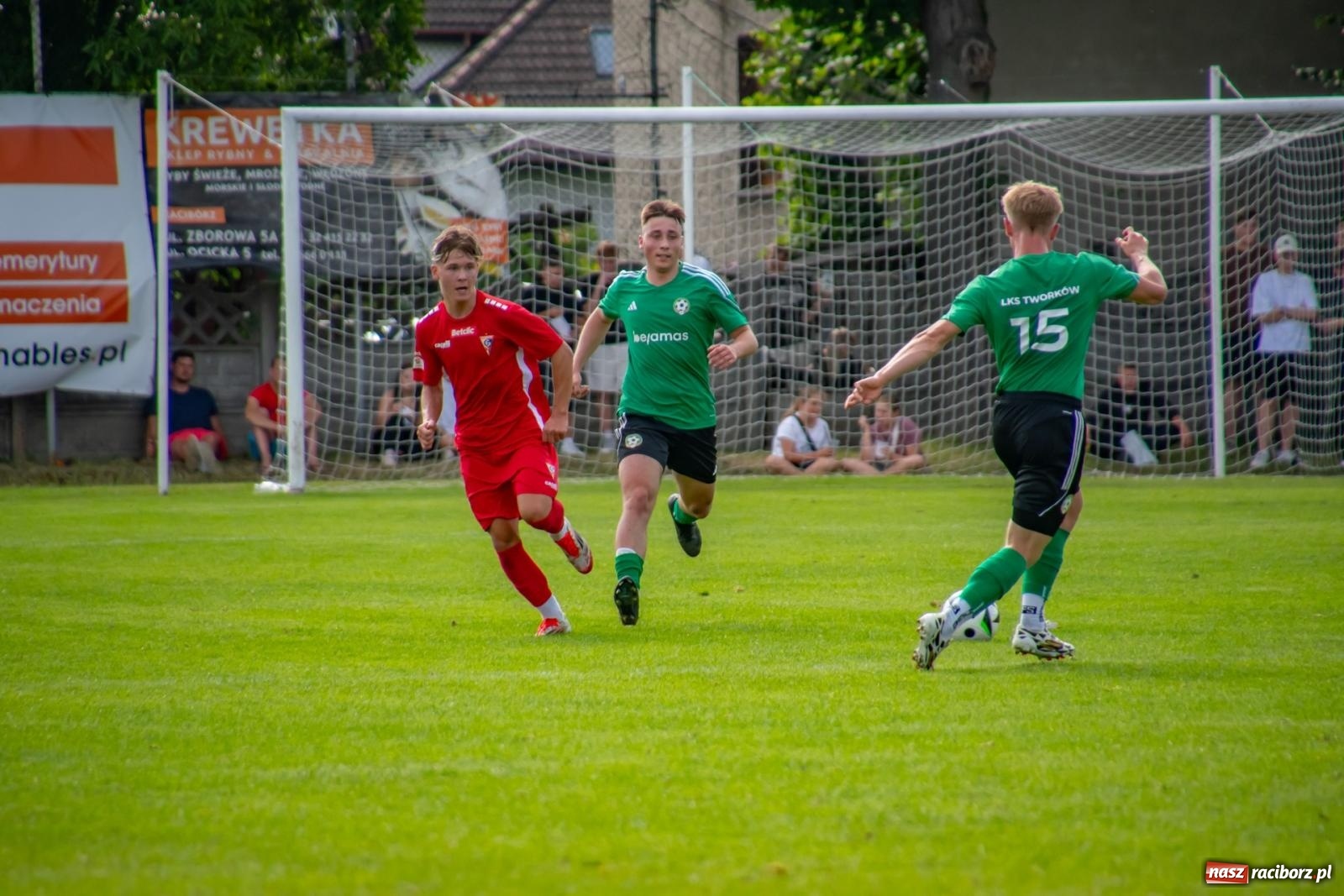 Zdjęcie w galerii na portalu naszraciborz.pl: LKS Tworków podejmował u siebie Górnika Zabrze. Walka była zacięta, wynik - nieprzeciętny [FOTO i WIDEO] wiadomości z regionu