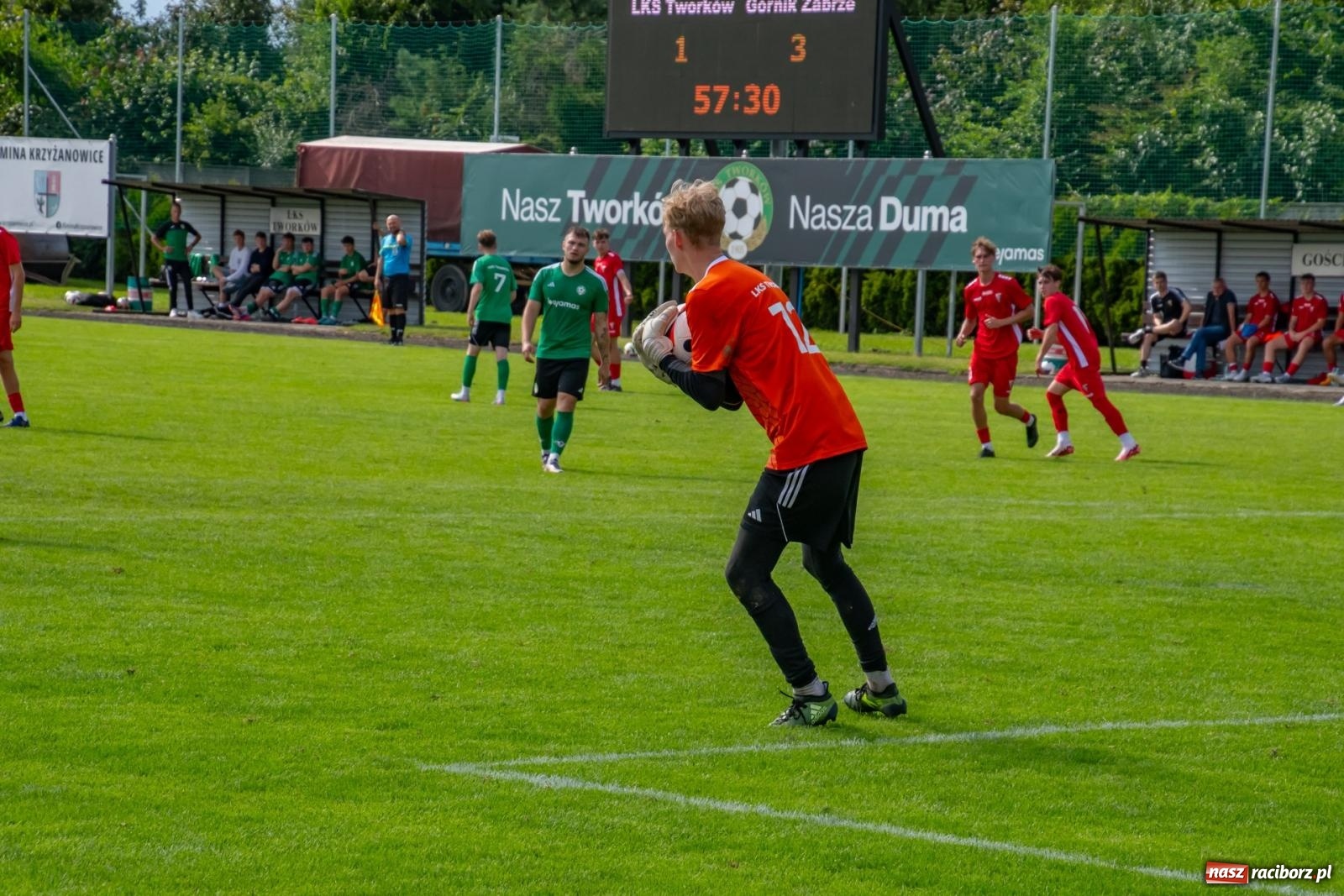 Zdjęcie w galerii na portalu naszraciborz.pl: LKS Tworków podejmował u siebie Górnika Zabrze. Walka była zacięta, wynik - nieprzeciętny [FOTO i WIDEO] wiadomości z regionu