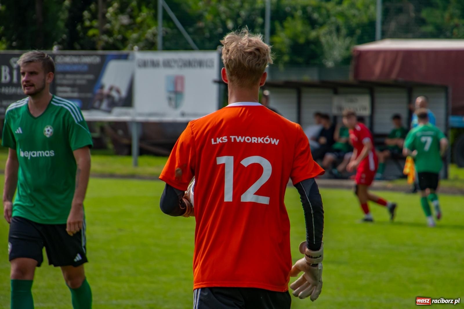 Zdjęcie w galerii na portalu naszraciborz.pl: LKS Tworków podejmował u siebie Górnika Zabrze. Walka była zacięta, wynik - nieprzeciętny [FOTO i WIDEO] wiadomości z regionu