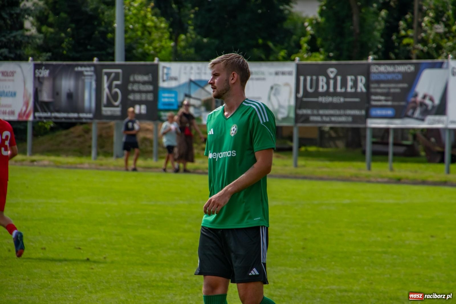 Zdjęcie w galerii na portalu naszraciborz.pl: LKS Tworków podejmował u siebie Górnika Zabrze. Walka była zacięta, wynik - nieprzeciętny [FOTO i WIDEO] wiadomości z regionu