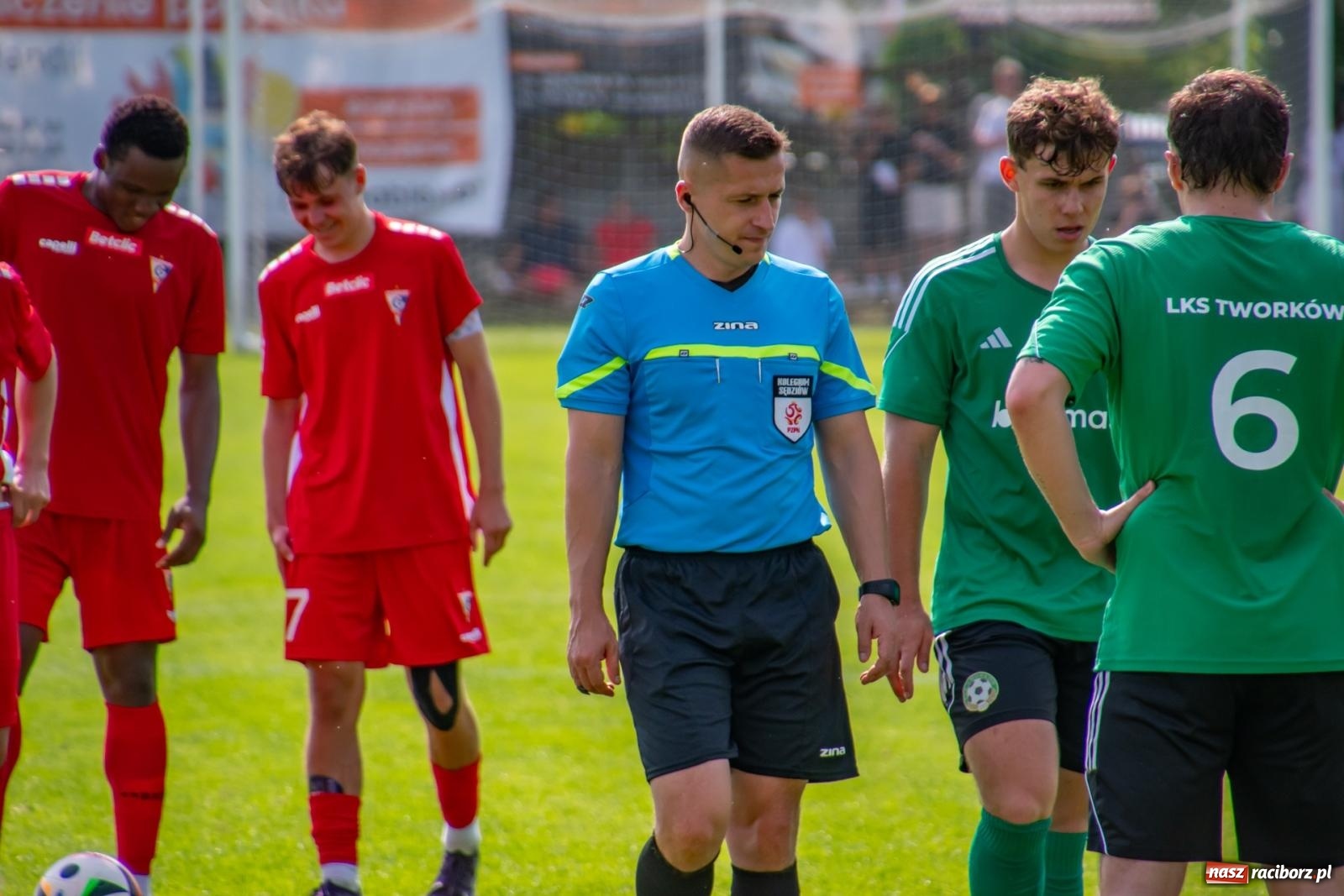 Zdjęcie w galerii na portalu naszraciborz.pl: LKS Tworków podejmował u siebie Górnika Zabrze. Walka była zacięta, wynik - nieprzeciętny [FOTO i WIDEO] wiadomości z regionu