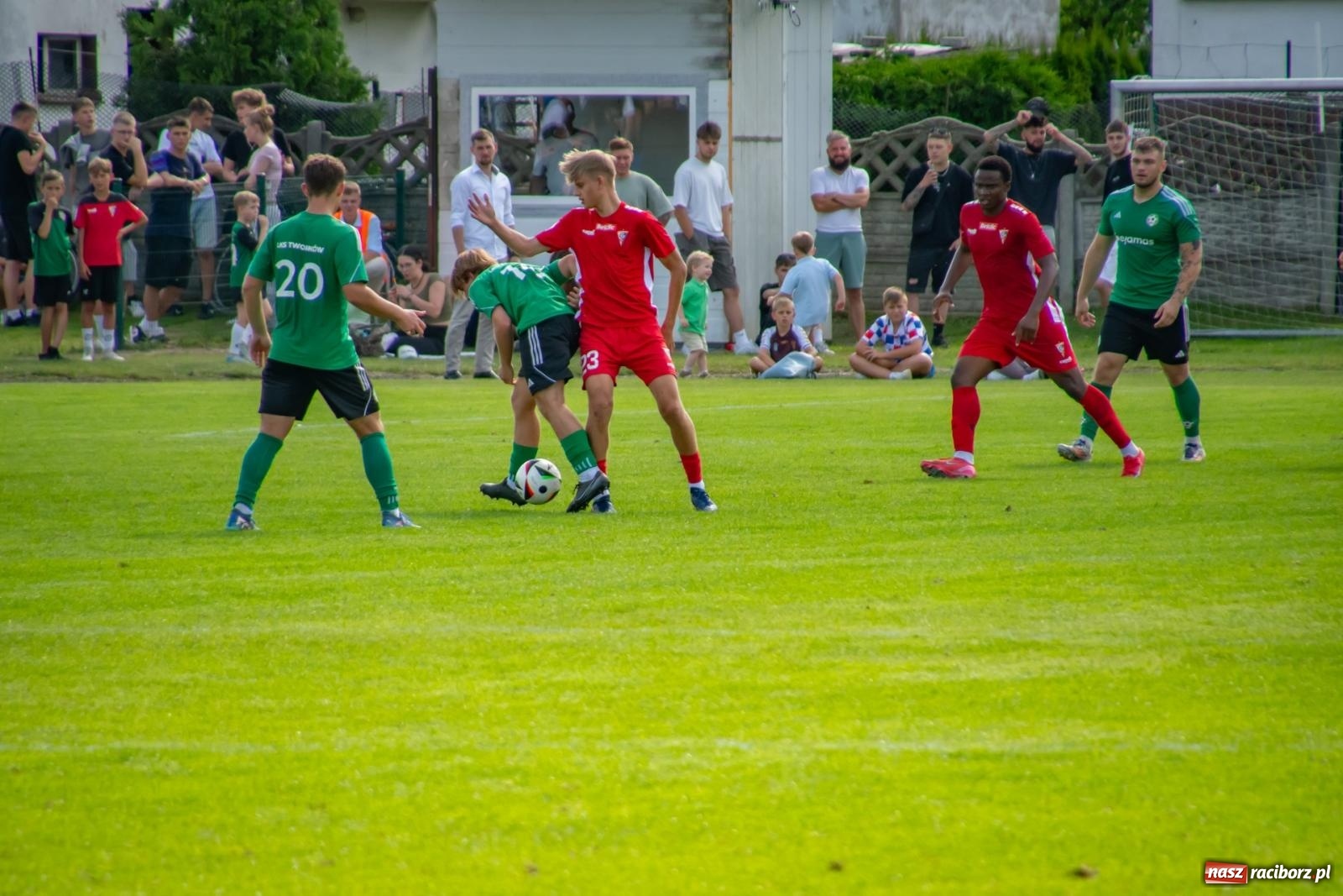 Zdjęcie w galerii na portalu naszraciborz.pl: LKS Tworków podejmował u siebie Górnika Zabrze. Walka była zacięta, wynik - nieprzeciętny [FOTO i WIDEO] wiadomości z regionu