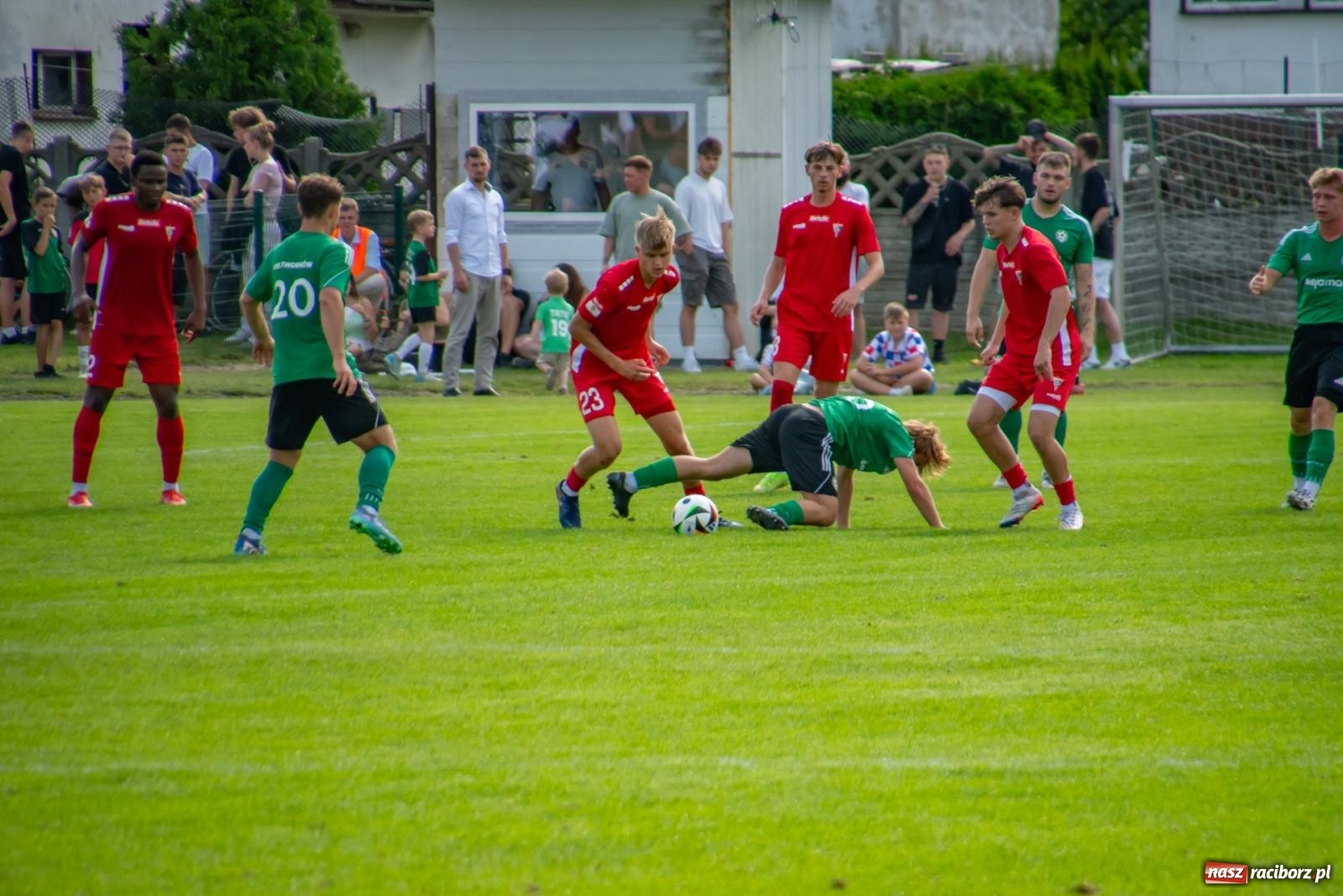 Zdjęcie w galerii na portalu naszraciborz.pl: LKS Tworków podejmował u siebie Górnika Zabrze. Walka była zacięta, wynik - nieprzeciętny [FOTO i WIDEO] wiadomości z regionu