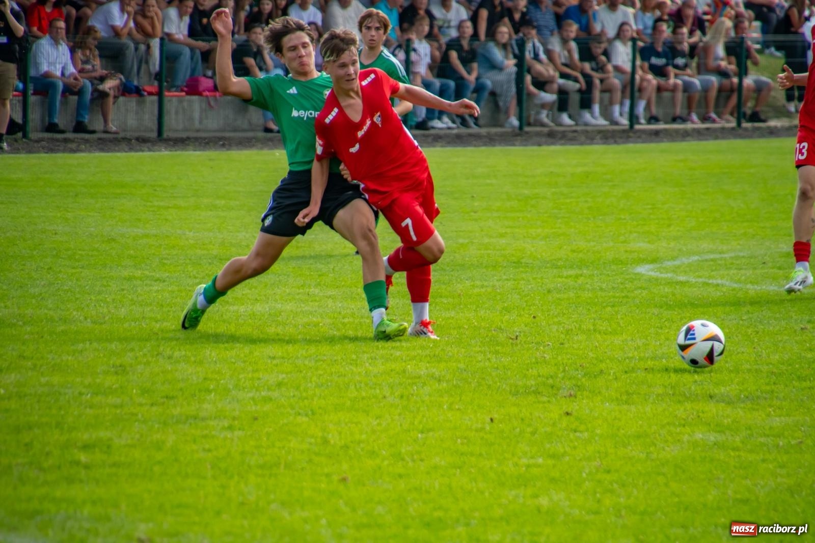 Zdjęcie w galerii na portalu naszraciborz.pl: LKS Tworków podejmował u siebie Górnika Zabrze. Walka była zacięta, wynik - nieprzeciętny [FOTO i WIDEO] wiadomości z regionu