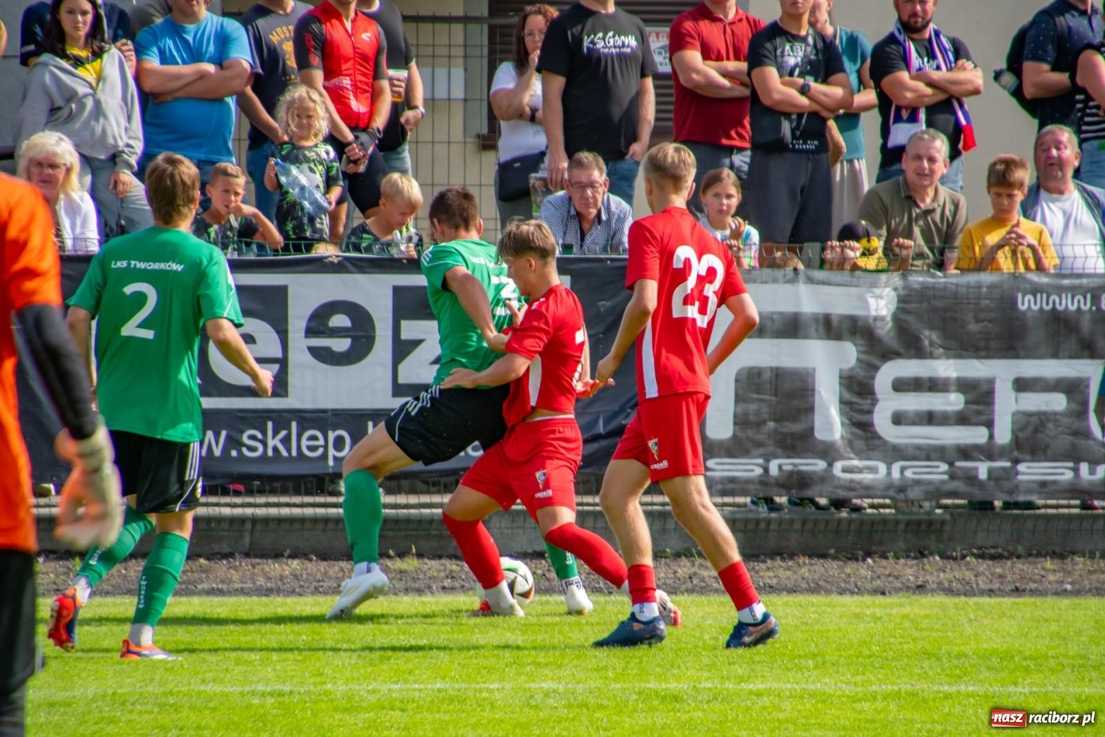 Zdjęcie w galerii na portalu naszraciborz.pl: LKS Tworków podejmował u siebie Górnika Zabrze. Walka była zacięta, wynik - nieprzeciętny [FOTO i WIDEO] wiadomości z regionu